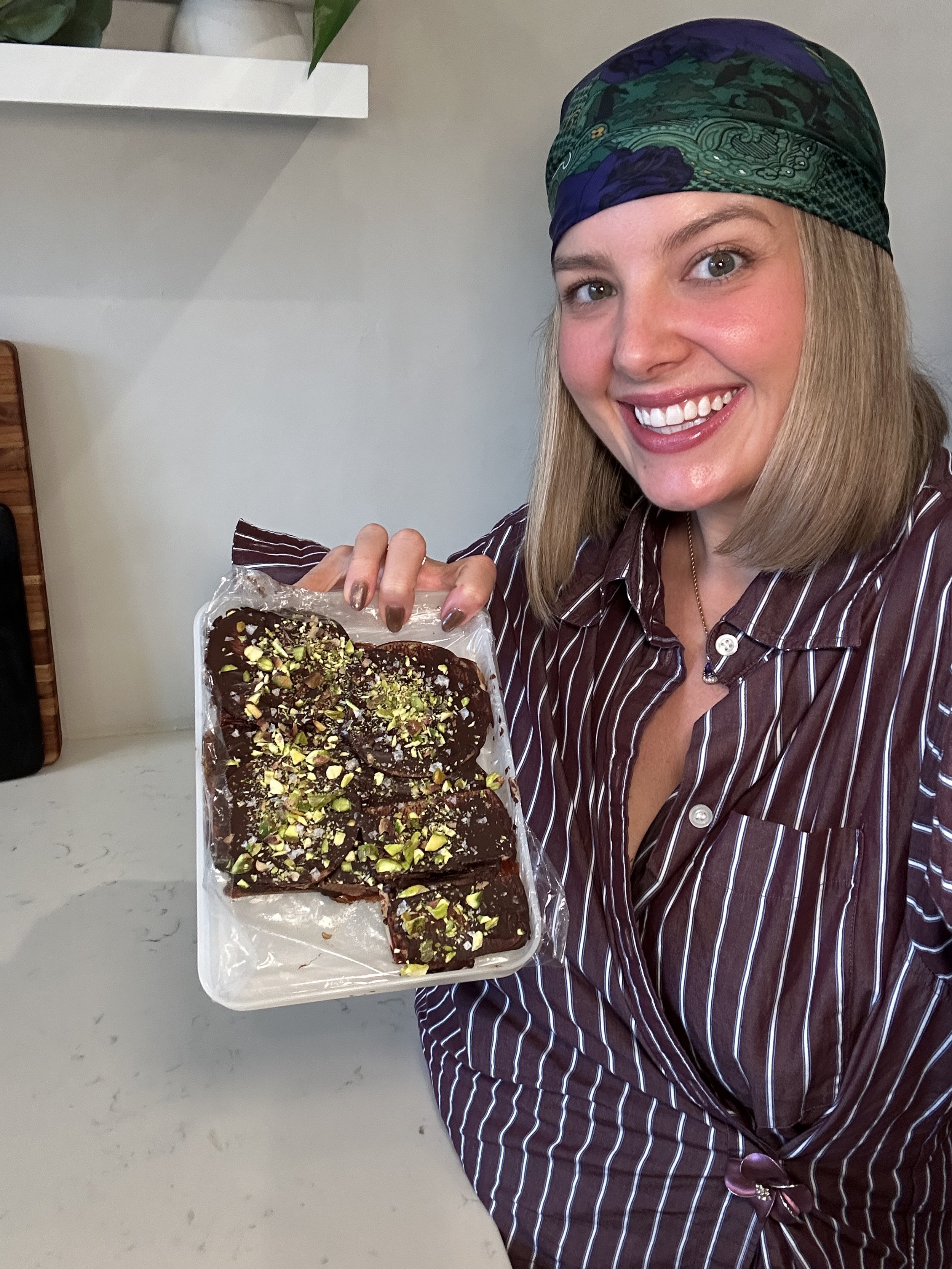 Caramel Apple Date Bark Recipe 🍎