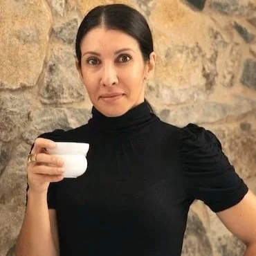 Headshot - Dr Fabiana  Carvalho.jpg