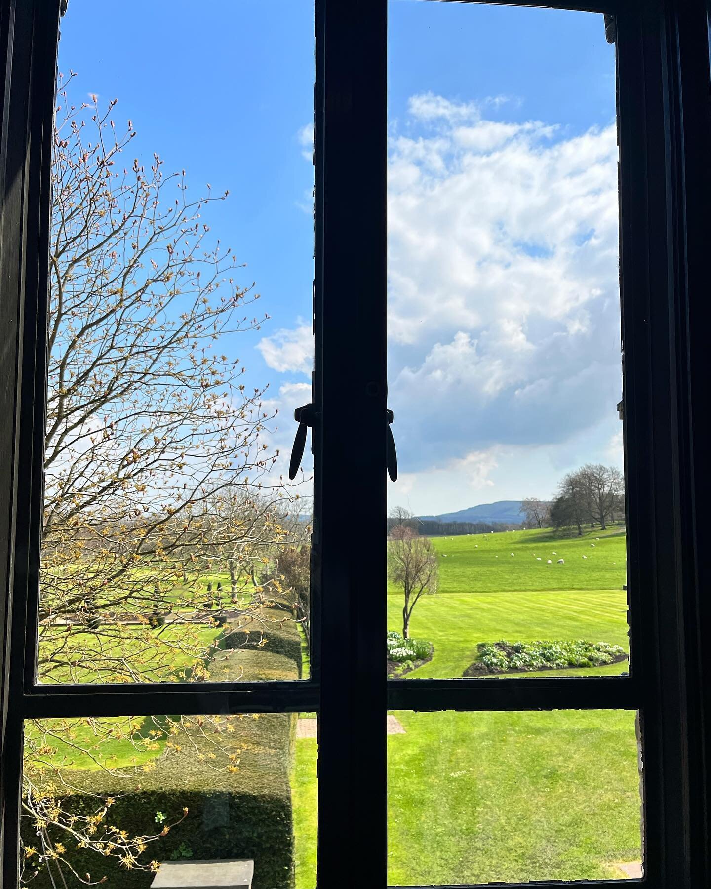First week at Glyndebourne complete&hellip; ✨ 🎶 

&hellip;pretty special place.. ✨ 🐑 

Tickets on sale now&hellip;very excited to be a part of Donizetti&rsquo;s L&rsquo;elisir d&rsquo;amore &amp; Poulenc&rsquo;s Dialogues Des Carm&eacute;lites&hell