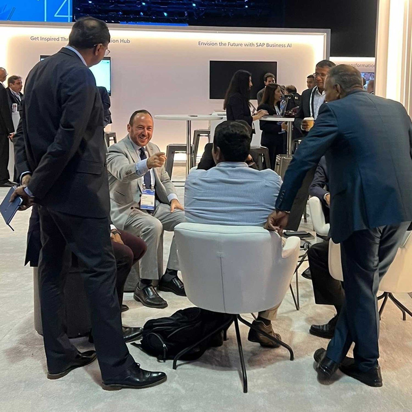 Recently, I had the privilege of representing @LTIMindtree at the #SAPSapphire event in Orlando. My mission? To break the ice using magic and draw prospects into engaging with their fantastic team.

The secret? Paying close attention to each person, 