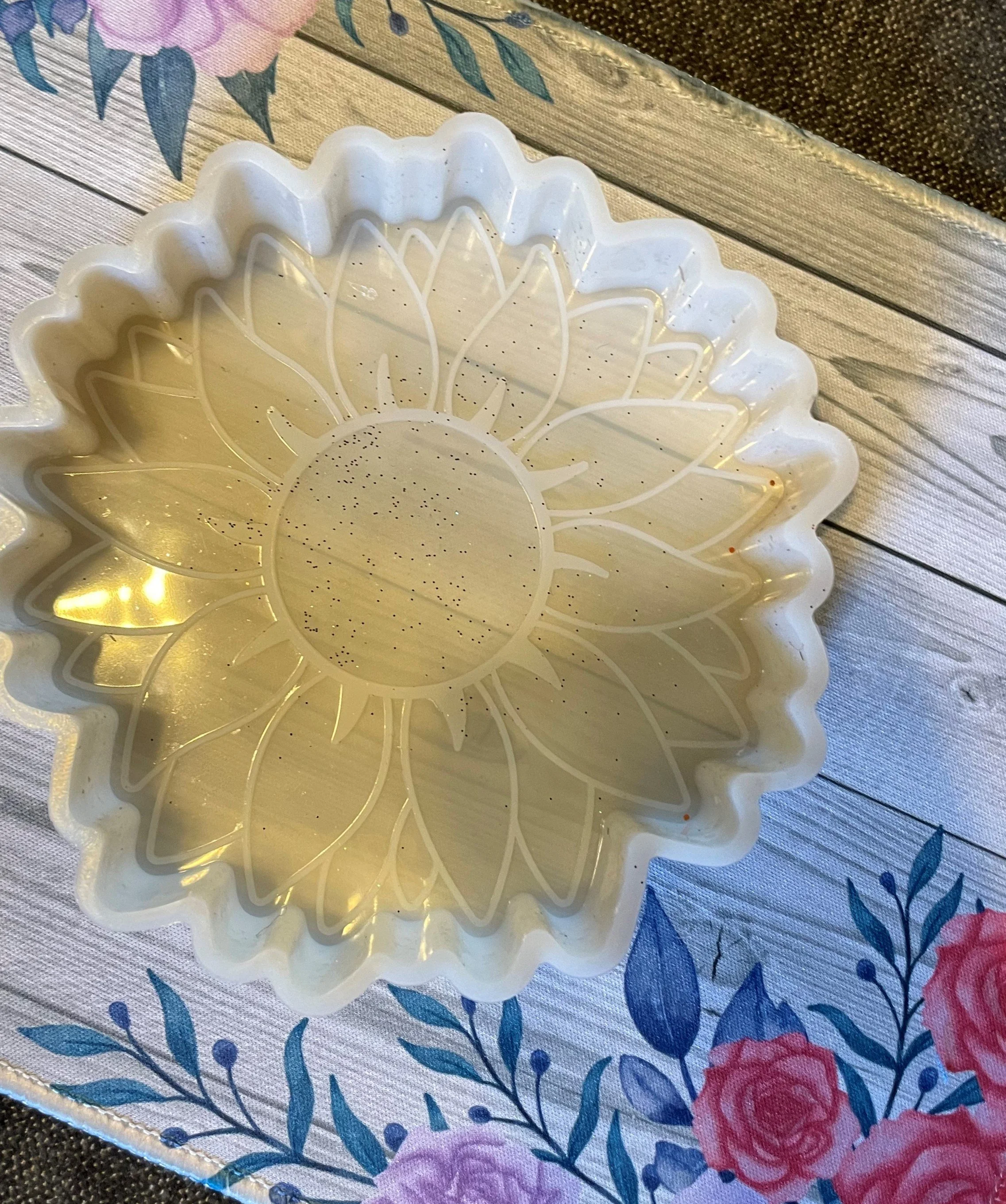 Sunflower with 1.5" Circle in center for Card Stock