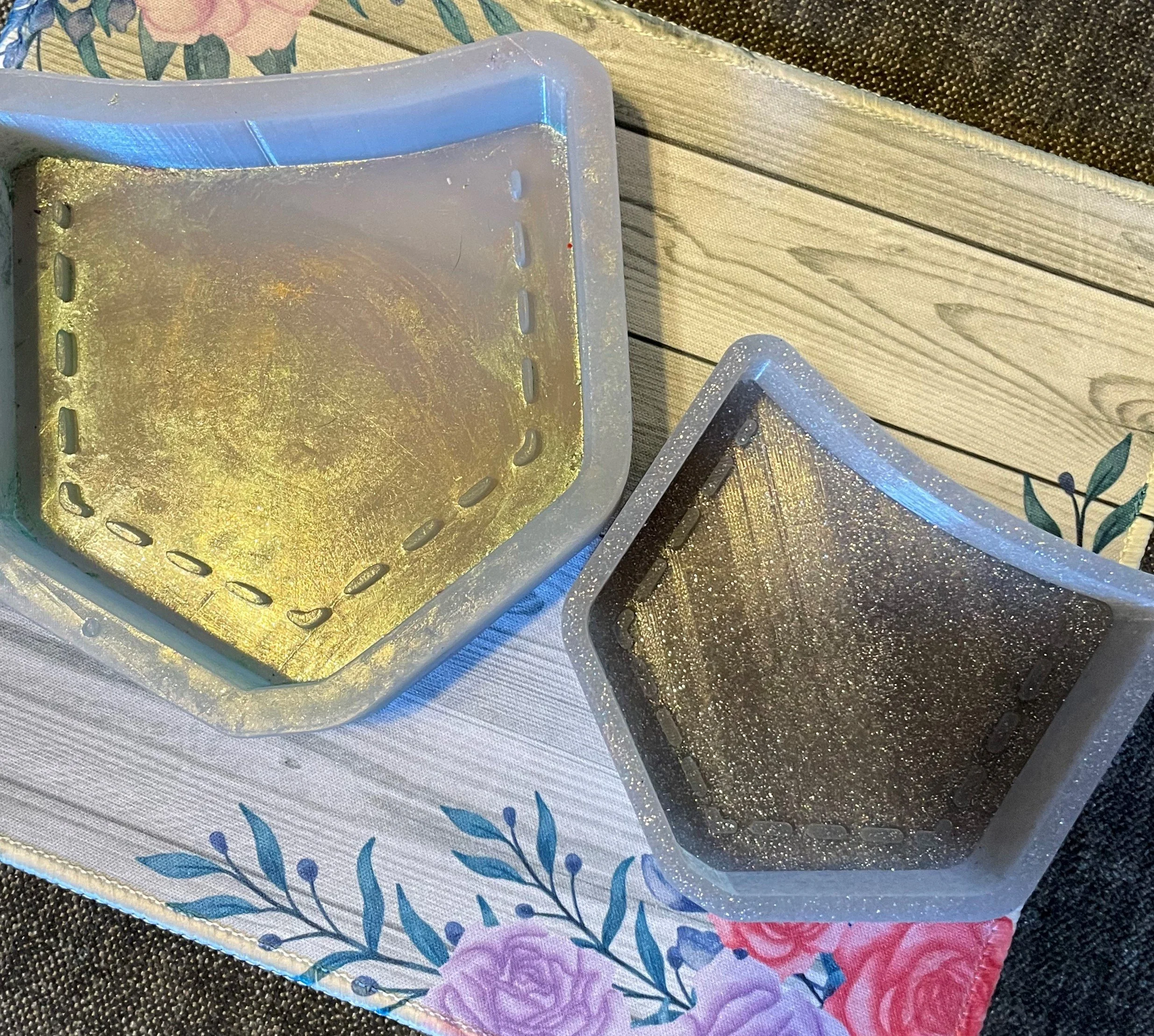 2 sizes of Pockets for Card Stock