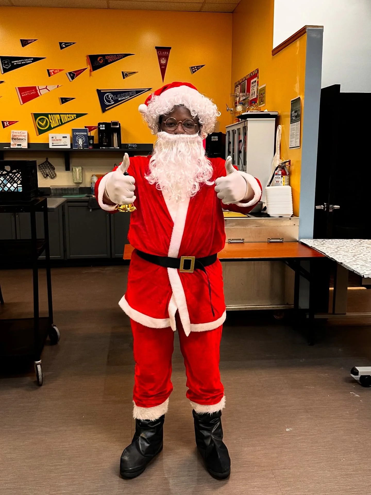 Holiday magic was everywhere at Castle East! 🎁 Students in every grade level enjoyed building gingerbread houses and kicked off break with an early dismissal. Our teachers did an amazing job decorating their doors and making the school feel extra fe