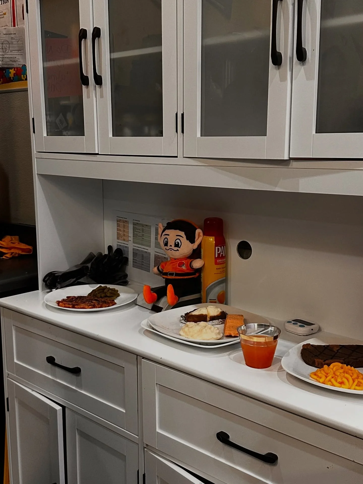 Spotted: Brownie bringing December cheer and celebrating students who show up! 🎁

#CastleEast #STIGBrowns #AttendanceMatters