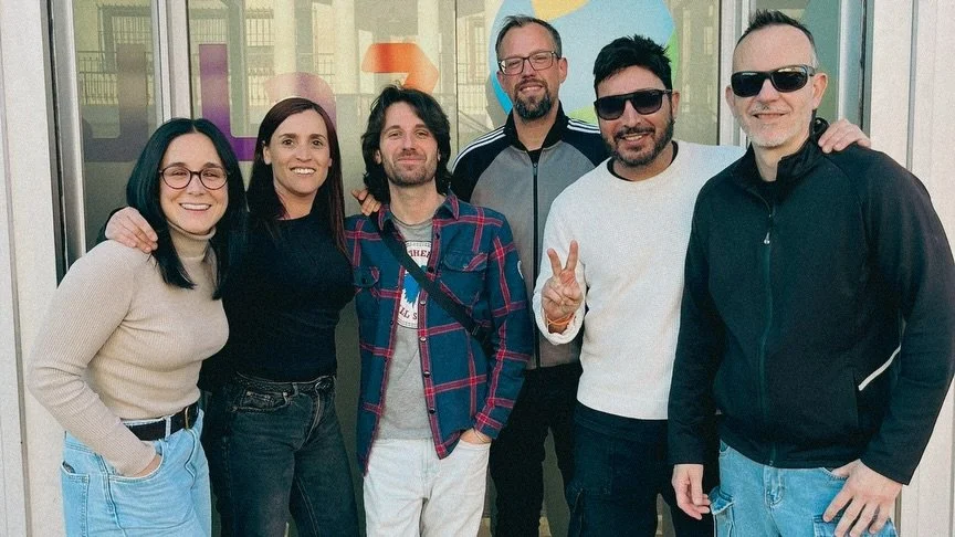 Hoy es el d&iacute;a de los que estamos detr&aacute;s&hellip; Pero a veces nos colamos delante 😇

Feliz d&iacute;a del camar&oacute;grafo 🎉