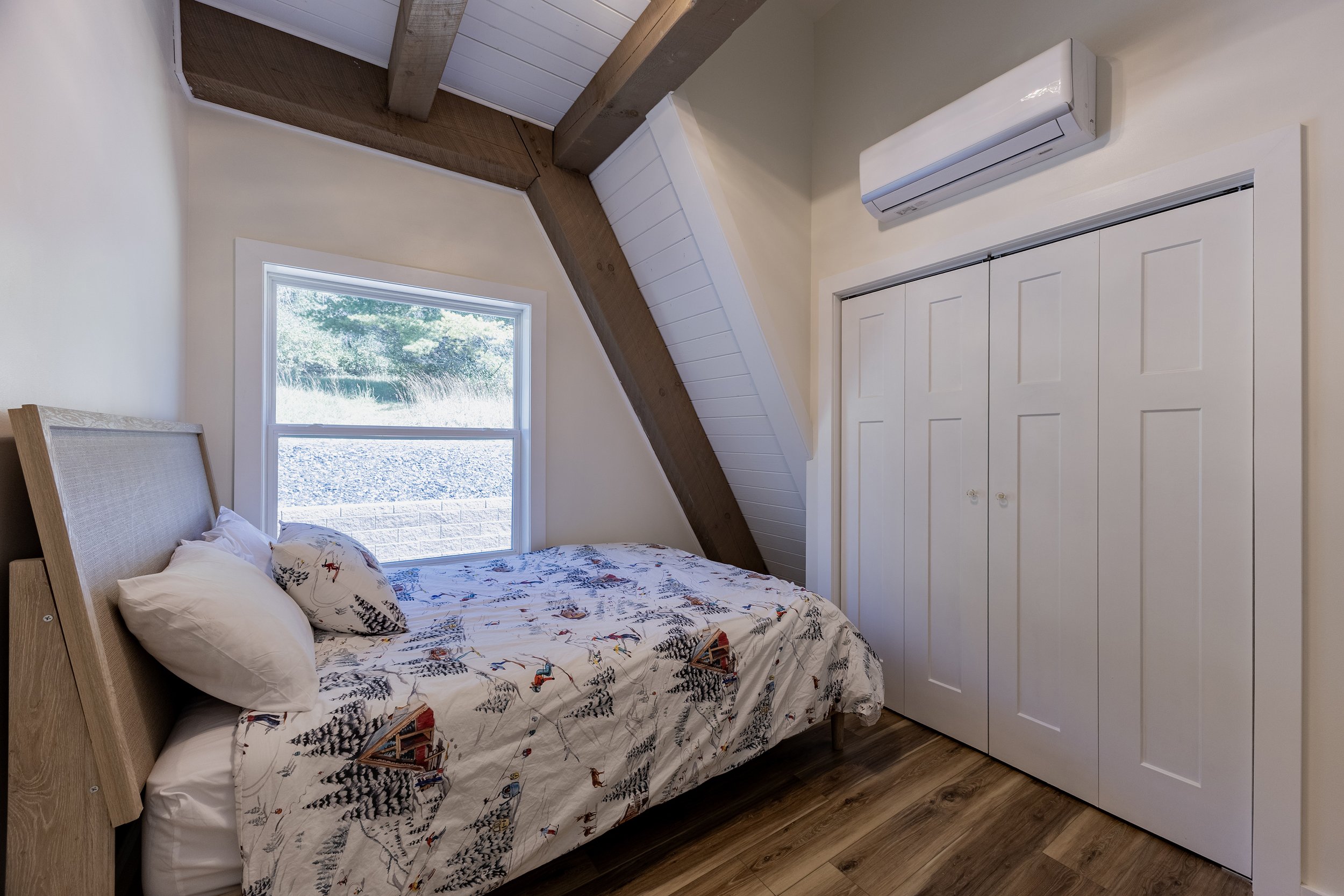 355 S River Hills Rd-38.jpg