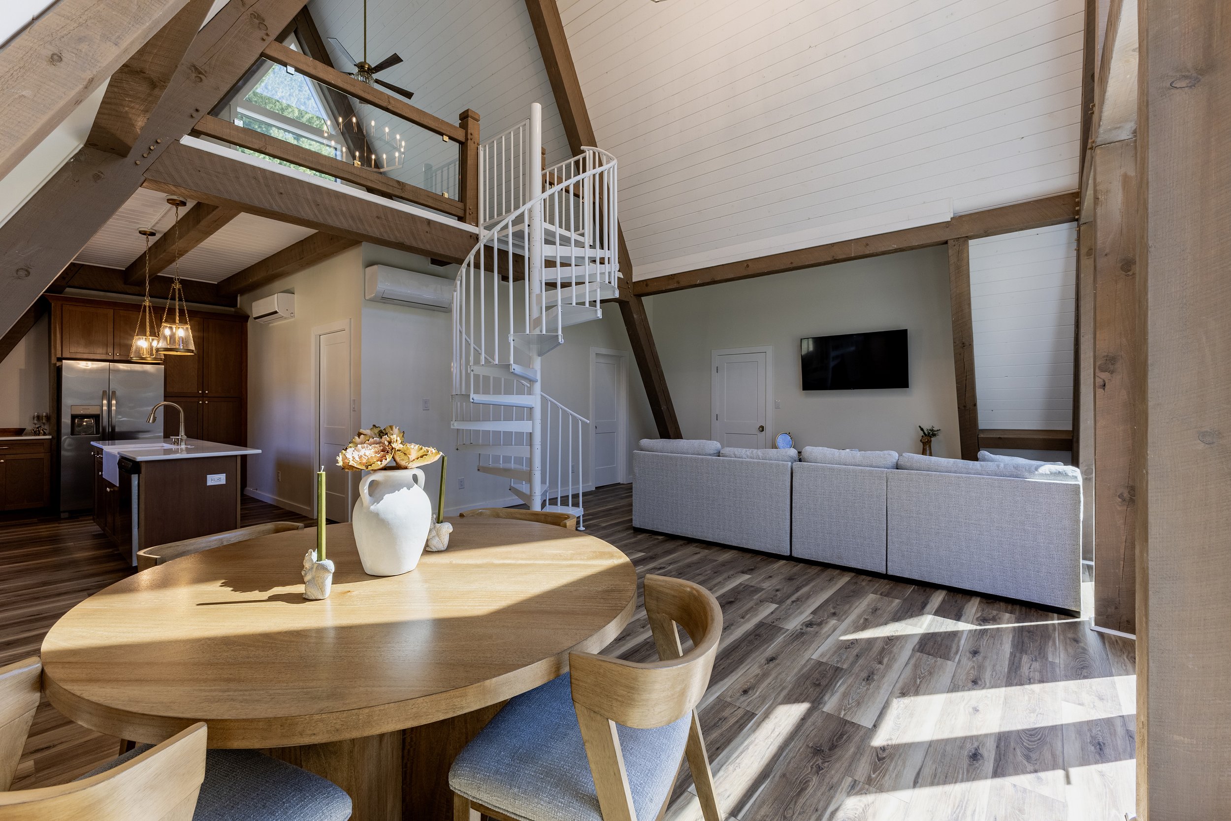 355 S River Hills Rd-9.jpg