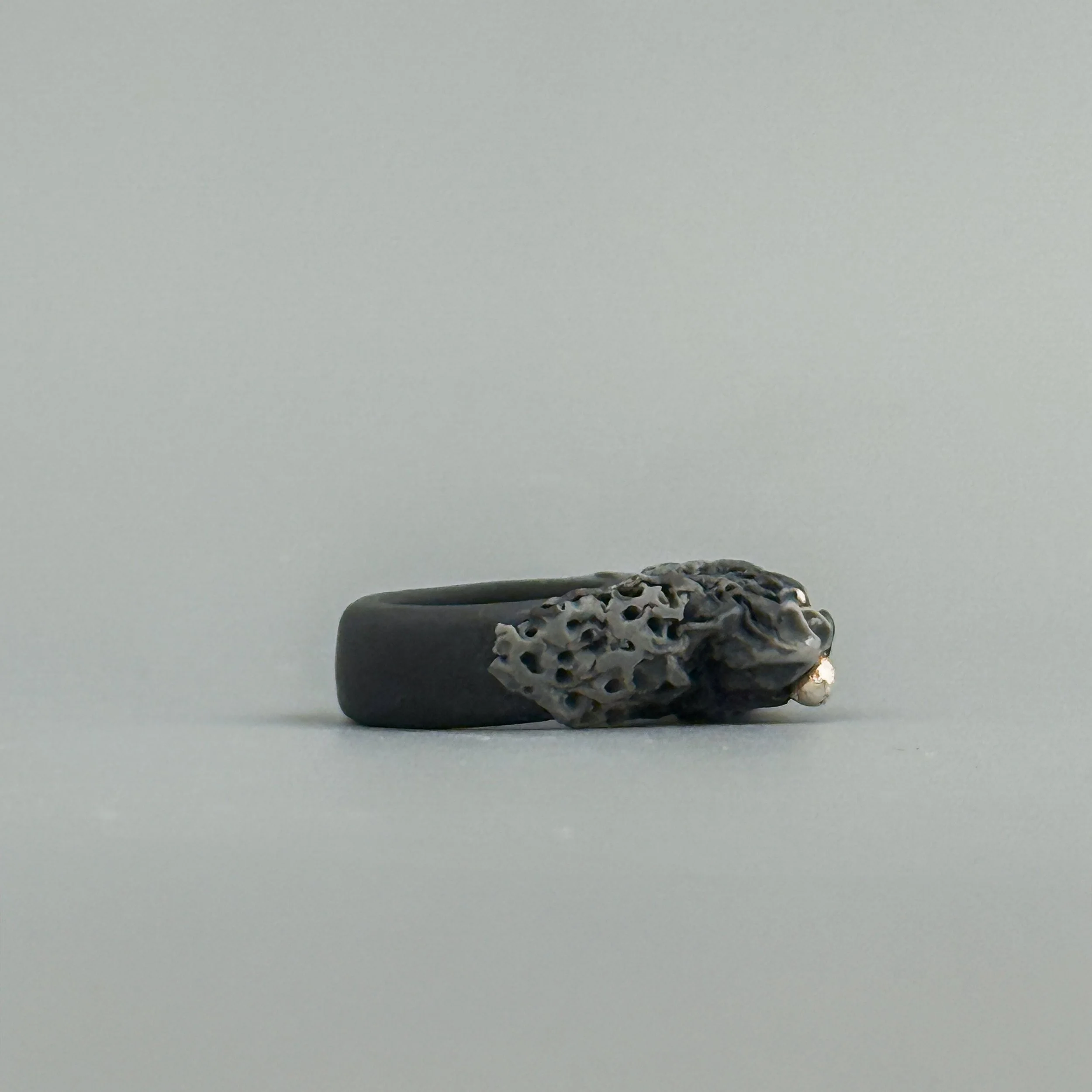 Porcelain ring with organic texture and silver detail, nickel-free ceramic ring with sculptural design