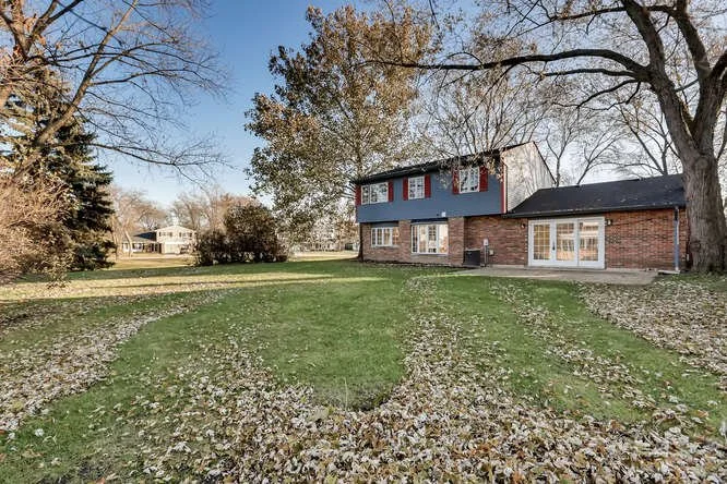 208 Noyes Arlington Heights IL-small-017-022-Back Yard-666x444-72dpi (1).JPG