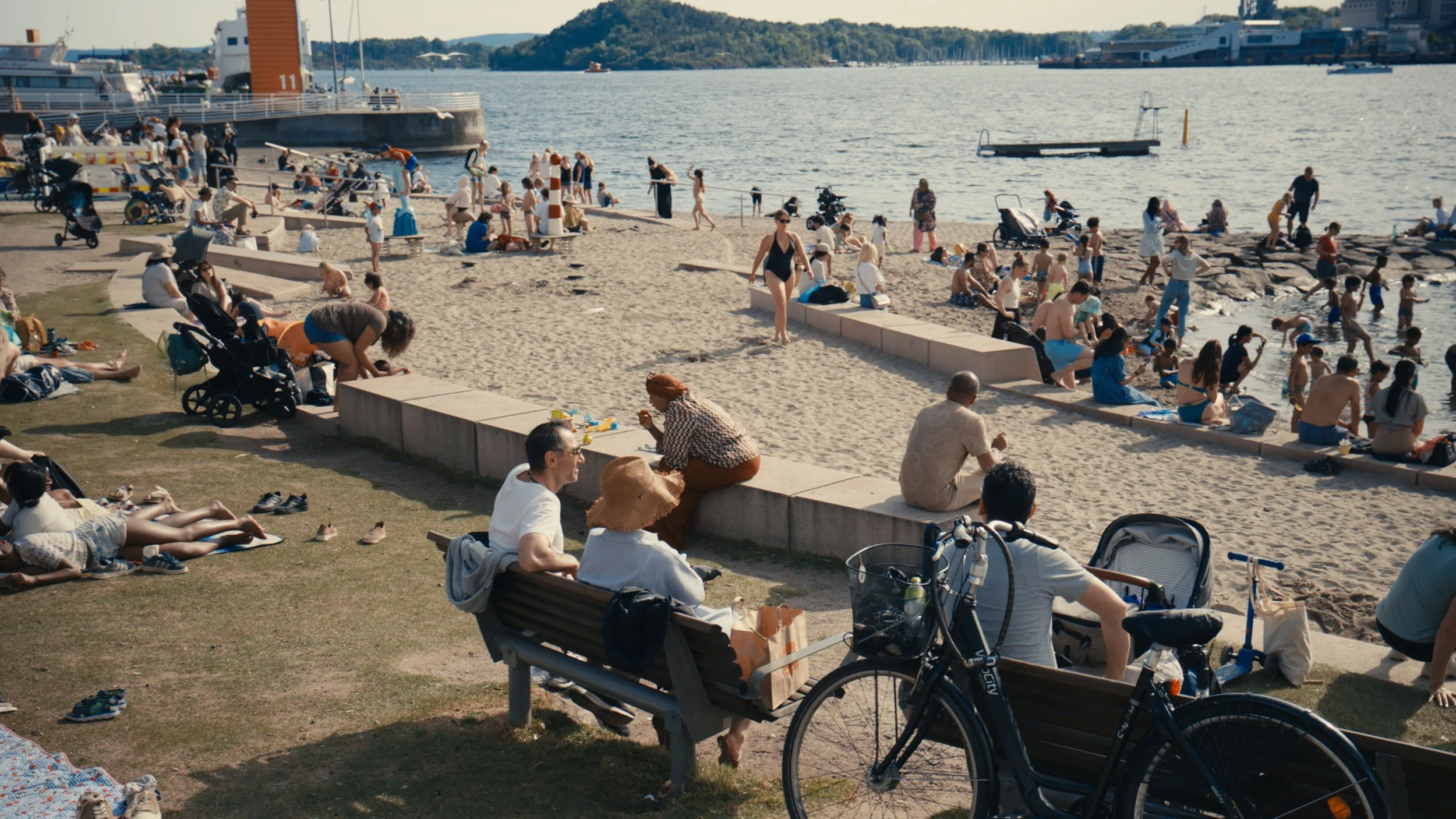 Still 2025-10-16 142946_1.1.1 2.jpg