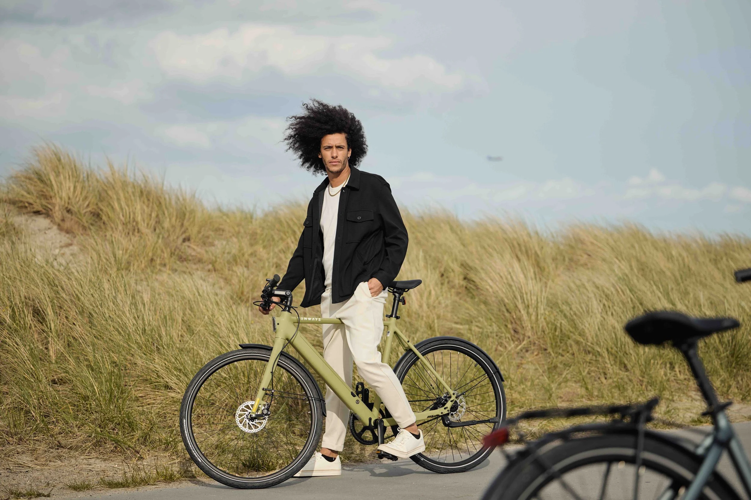 Model with Tenways electric bikes in a rural Copenhagen setting