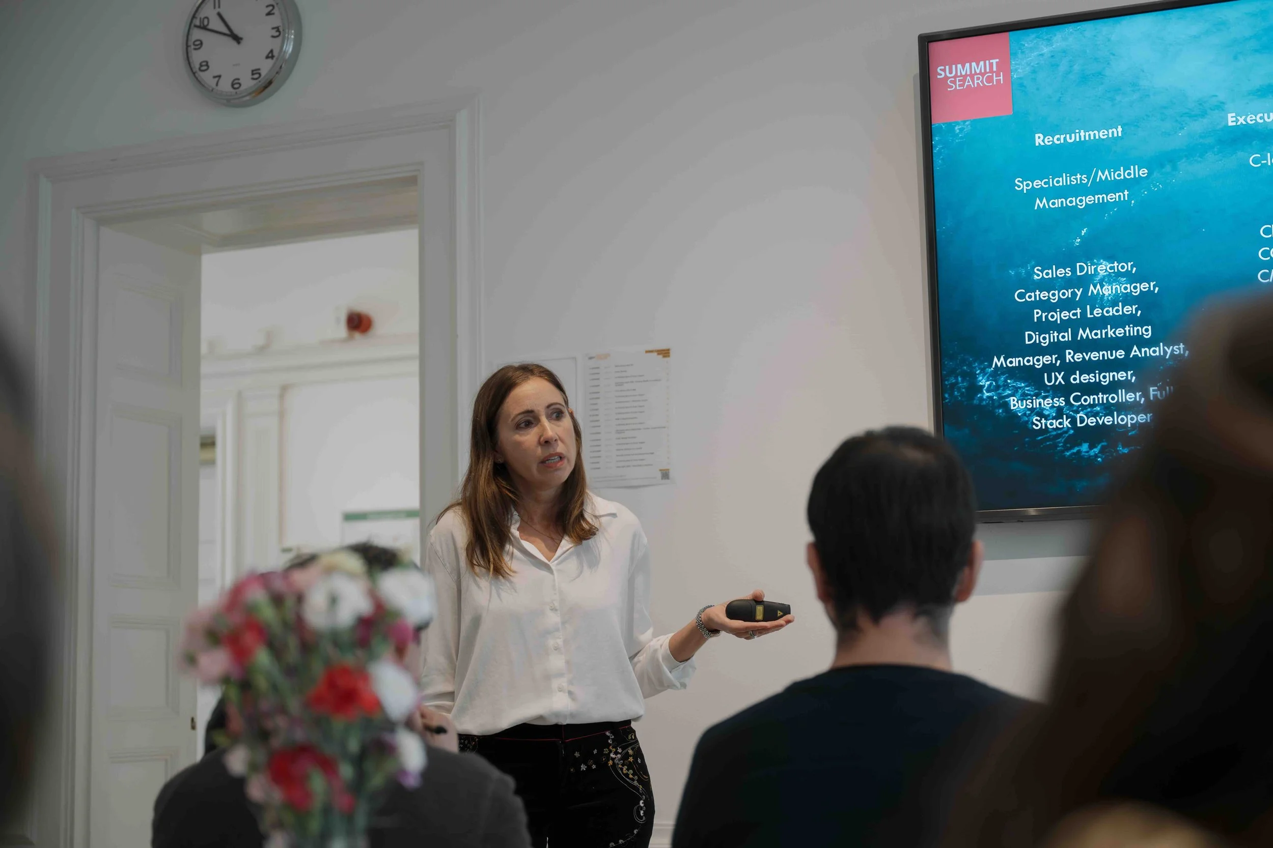 Recruiter presenting to attendees at the SDCN event in Stockholm