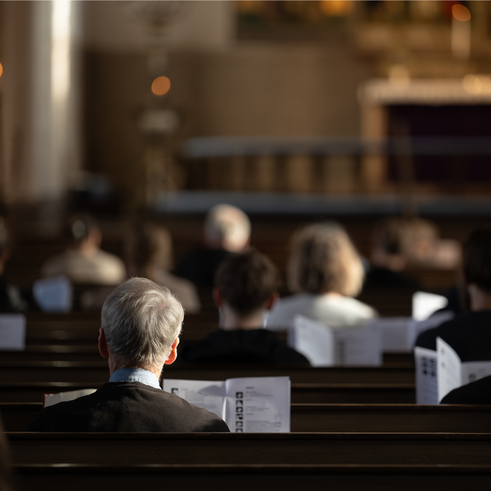 Congregation viewing the altar during a Sunday service at Högalidskyrkan