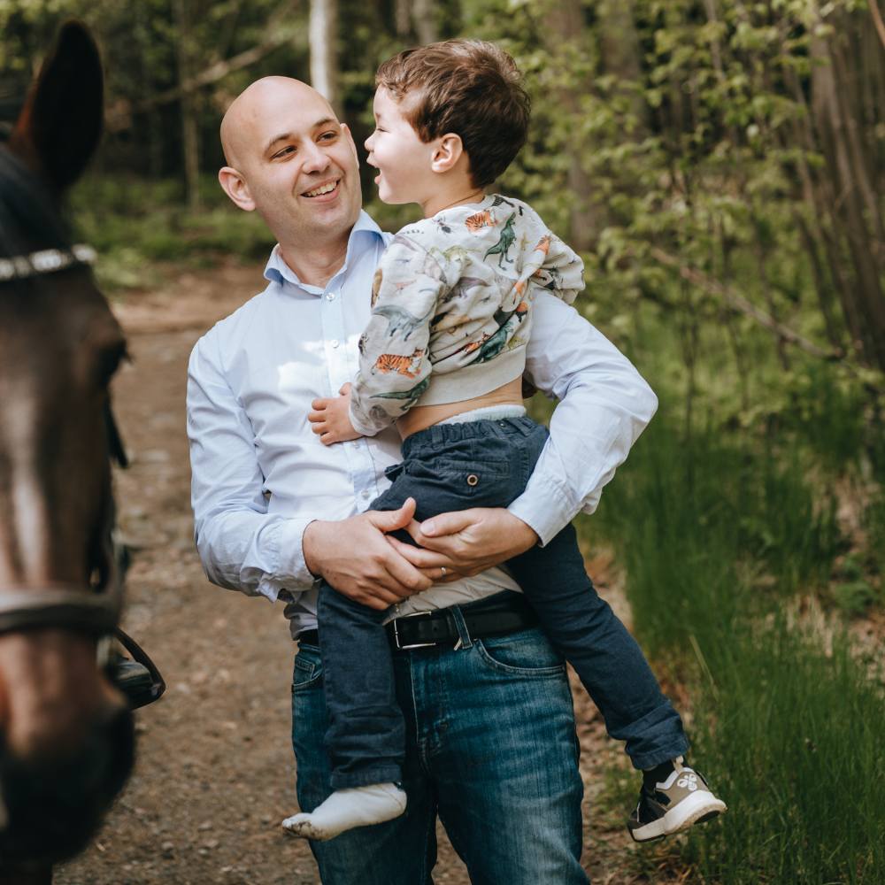Family photography session with a father and child outdoors in Stockholm