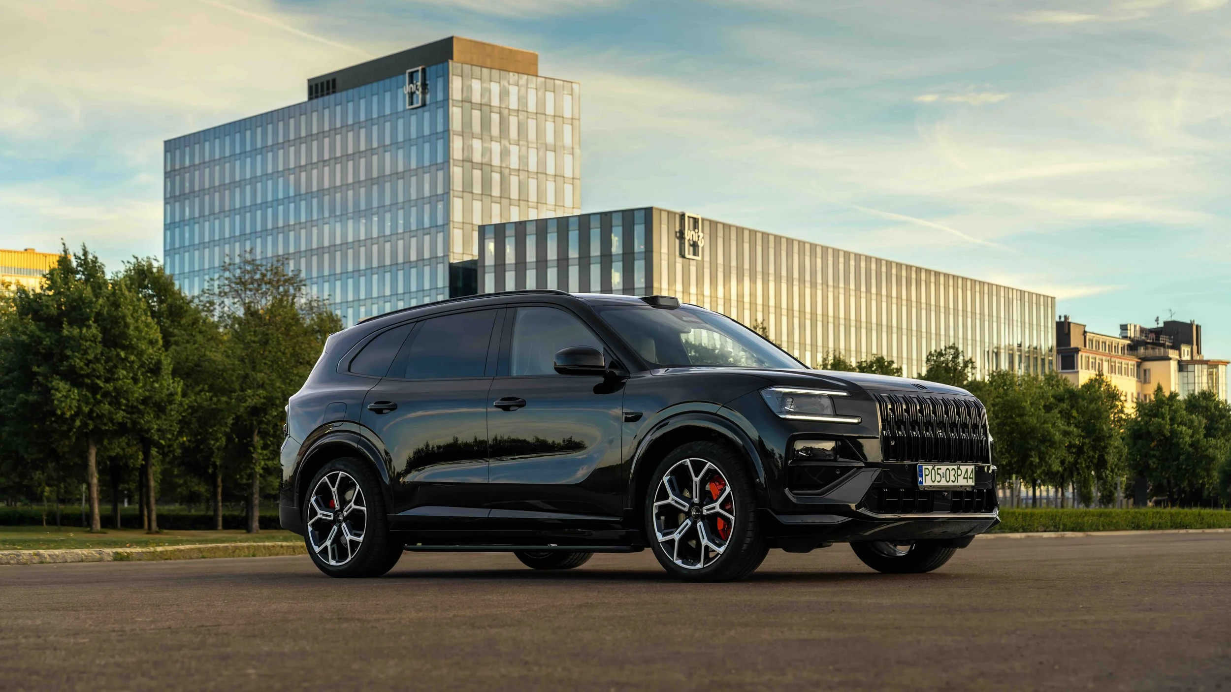 Black ZEEKR SUV photographed in front of Unit 3 in Gothenburg, Sweden