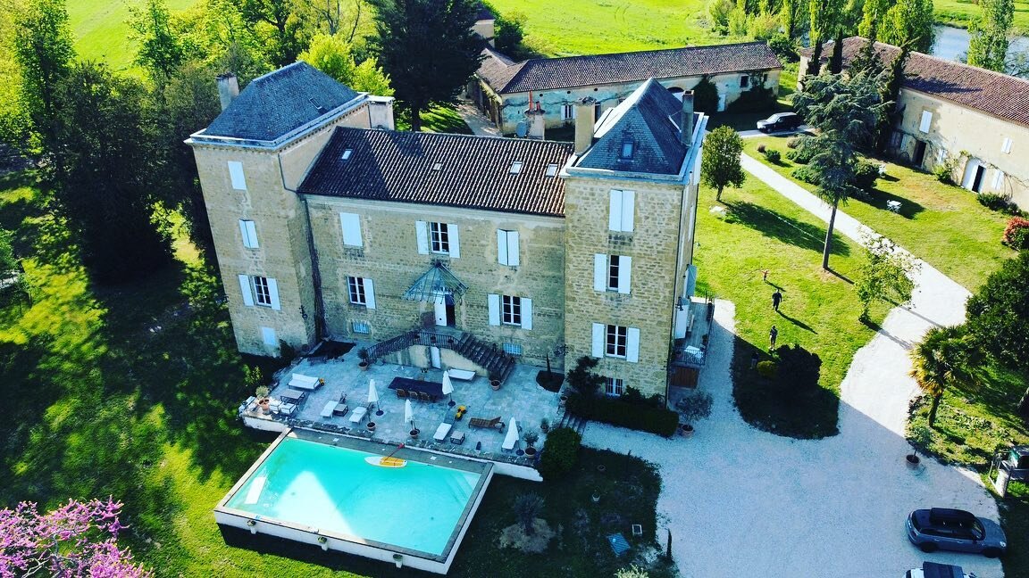Gorgeous spring aerial views of the chateau thanks to our dear friend and his drone 🙌🏻☀️ the gardens are so stunning this time of year ❤️ 

Roll on summer! Do you have summer plans yet? 

#chateaulife #garden #luxuryholiday #travel #france #southwe