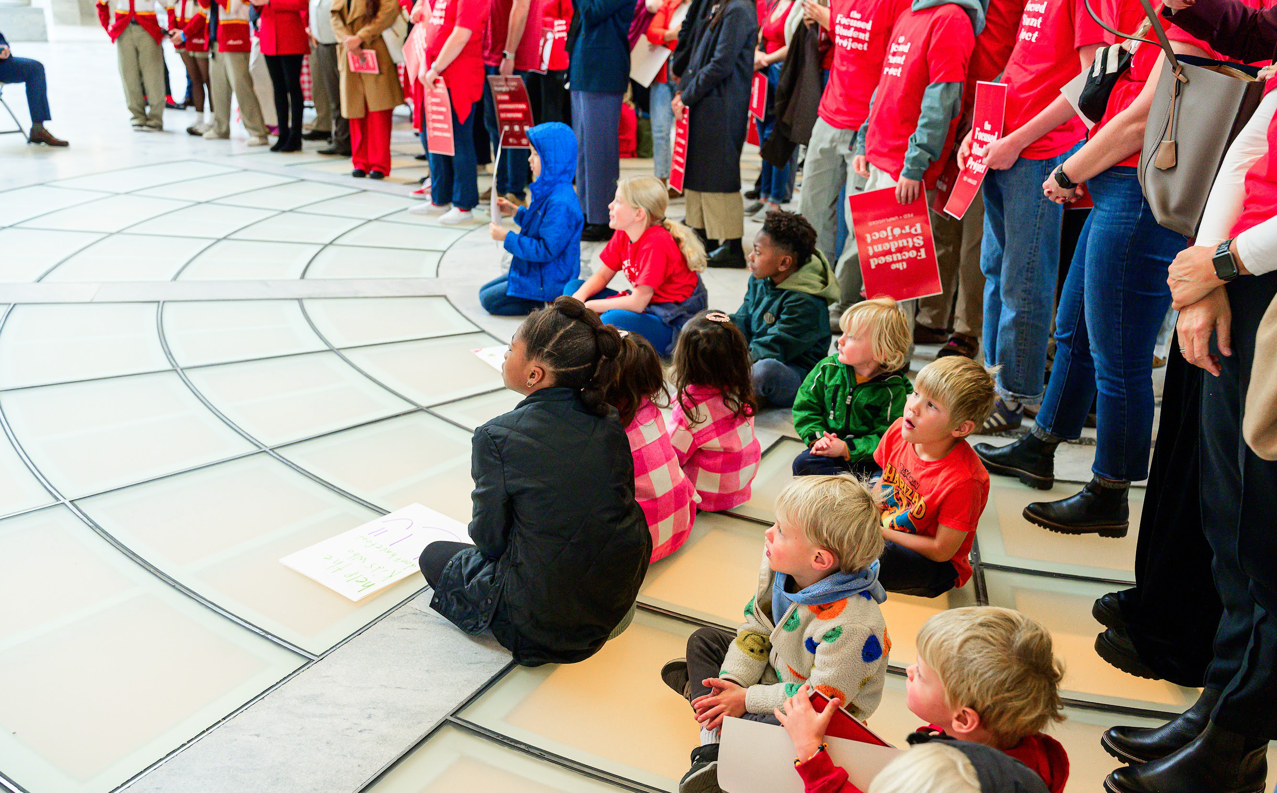 Utah lawmakers expected to debate cellphone use in classrooms during 2025 general session