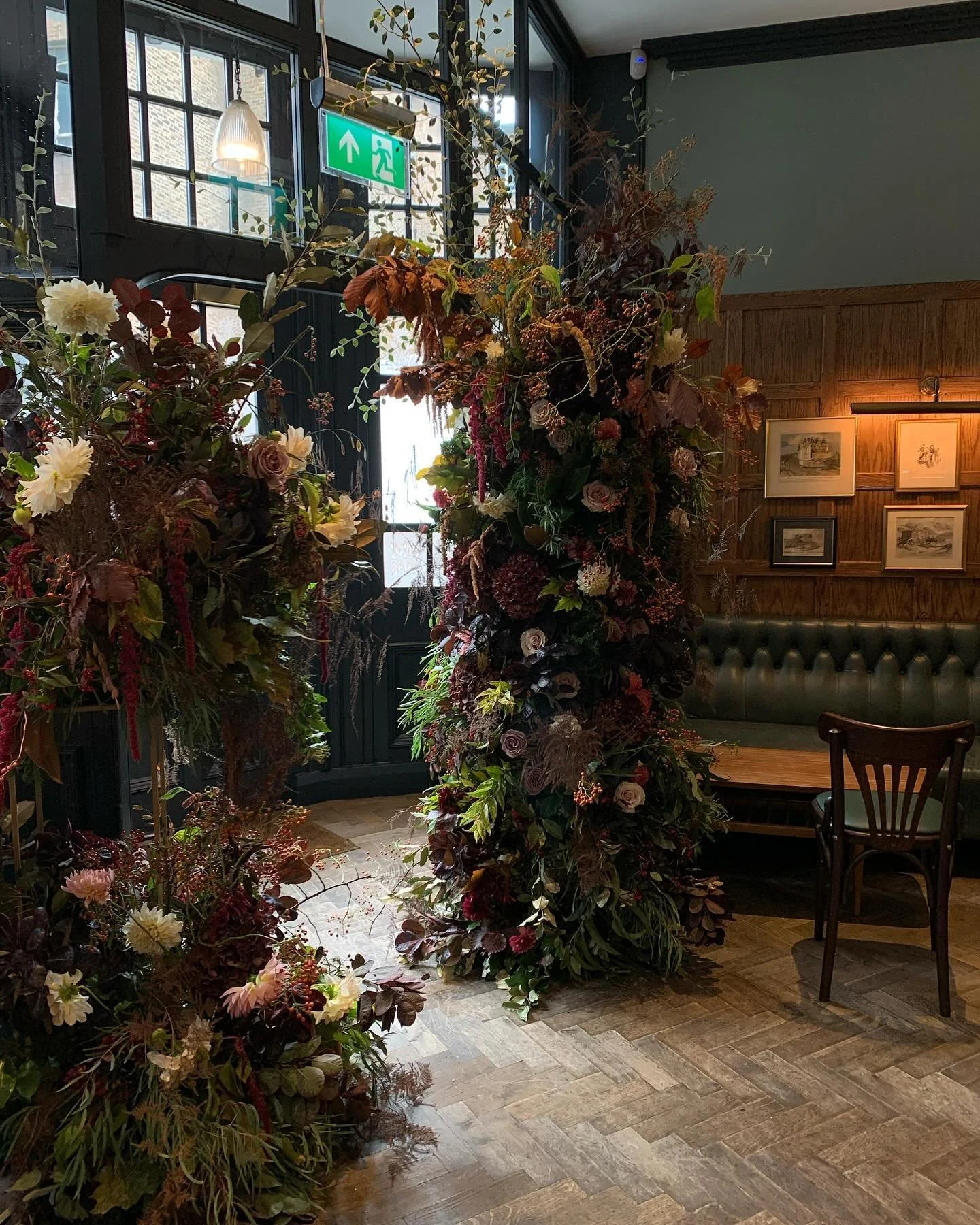 Arches and beautiful settings 

Any styling inquiries info@studio-meadows.com