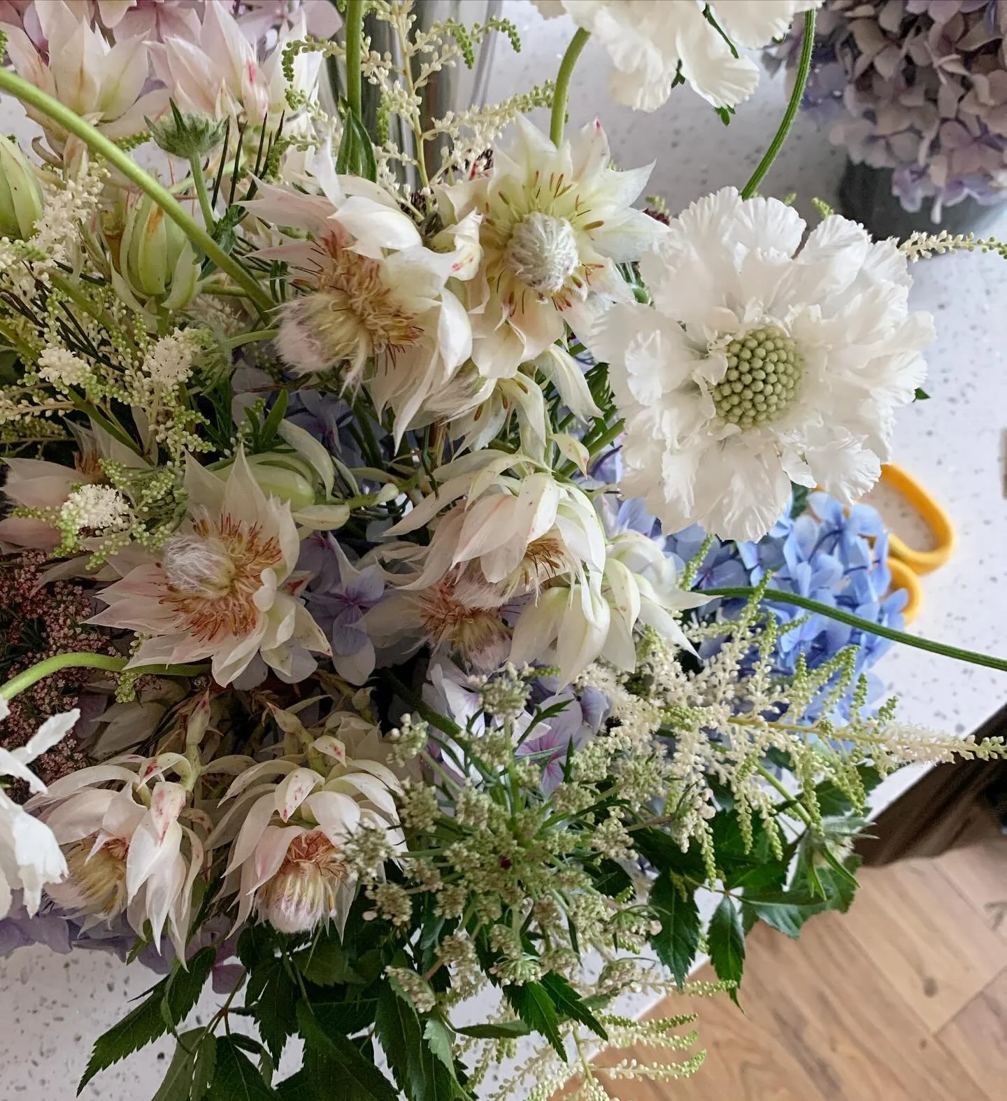 2024 halfway through ☁️🪷🌈👒

#flowers #floraldesign #florist #flowerphotography #setdesign #floralstyling #floralset #botanicalset #flowerstagram #workshop #flowerschool #flowerwork #eventflowers #flowerarrangement #flowerbouquet