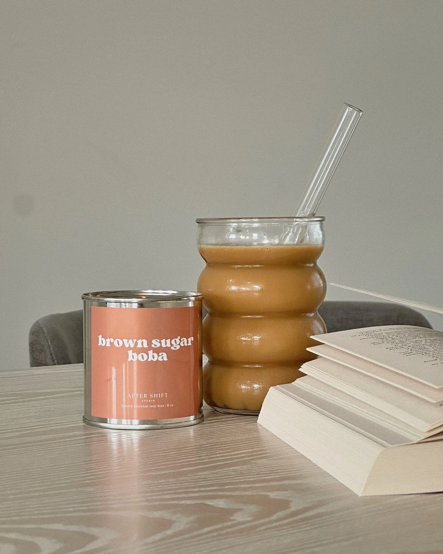 It&rsquo;s boba o&rsquo;clock somewhere 🧋 
 
 
 i was burn testing this brown sugar boba candle while reading a good book in my reading room and it felt like i was in a milktea shop as it really filled the whole room with that caramely-vanilla&rsquo
