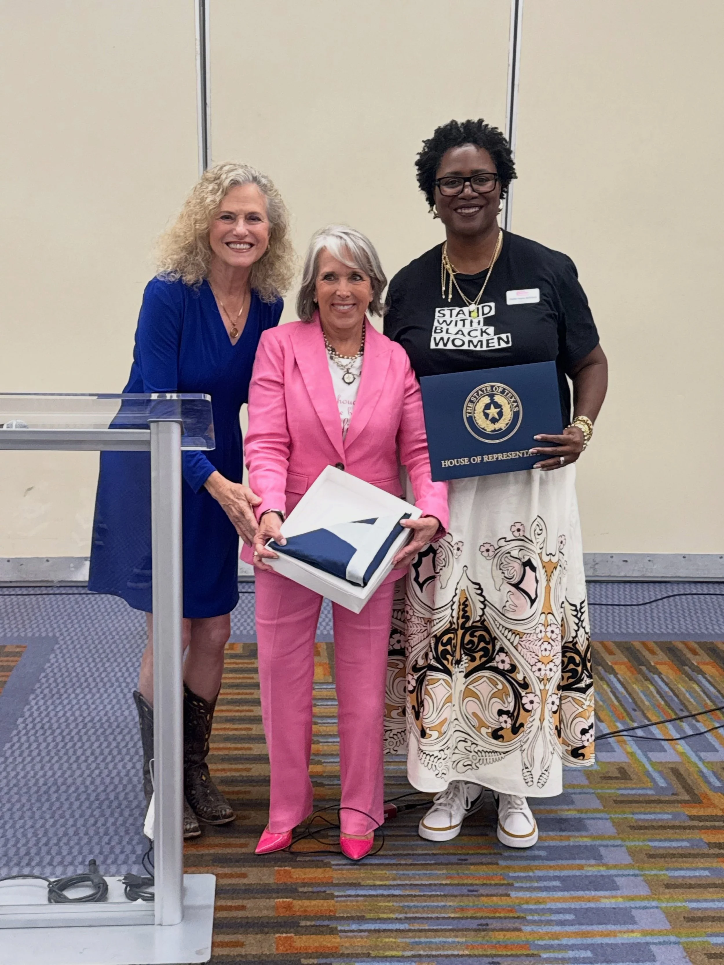 Today, Chair @teamhowardtx presented Governor @michellelujangrisham with a Texas flag to thank the state of New Mexico for protecting reproductive rights and providing Texans access to safe abortions. Thank you to @pptxvotes and @avowtexas for hostin