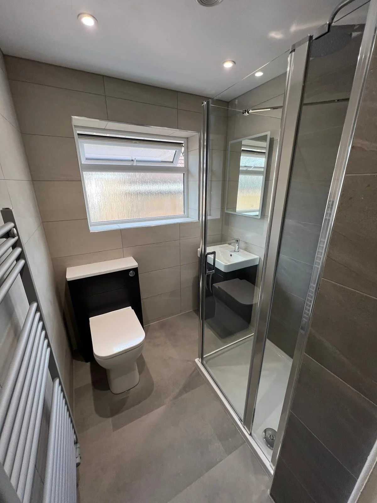 Latest pictures of a bathroom installation we completed the other week. Huge thanks to @jr.tilingandbathrooms and @danielbudgen for working on this one with us. Tiles supplied by @emctiles and their Planetstone range. A really nice contrast of Planet