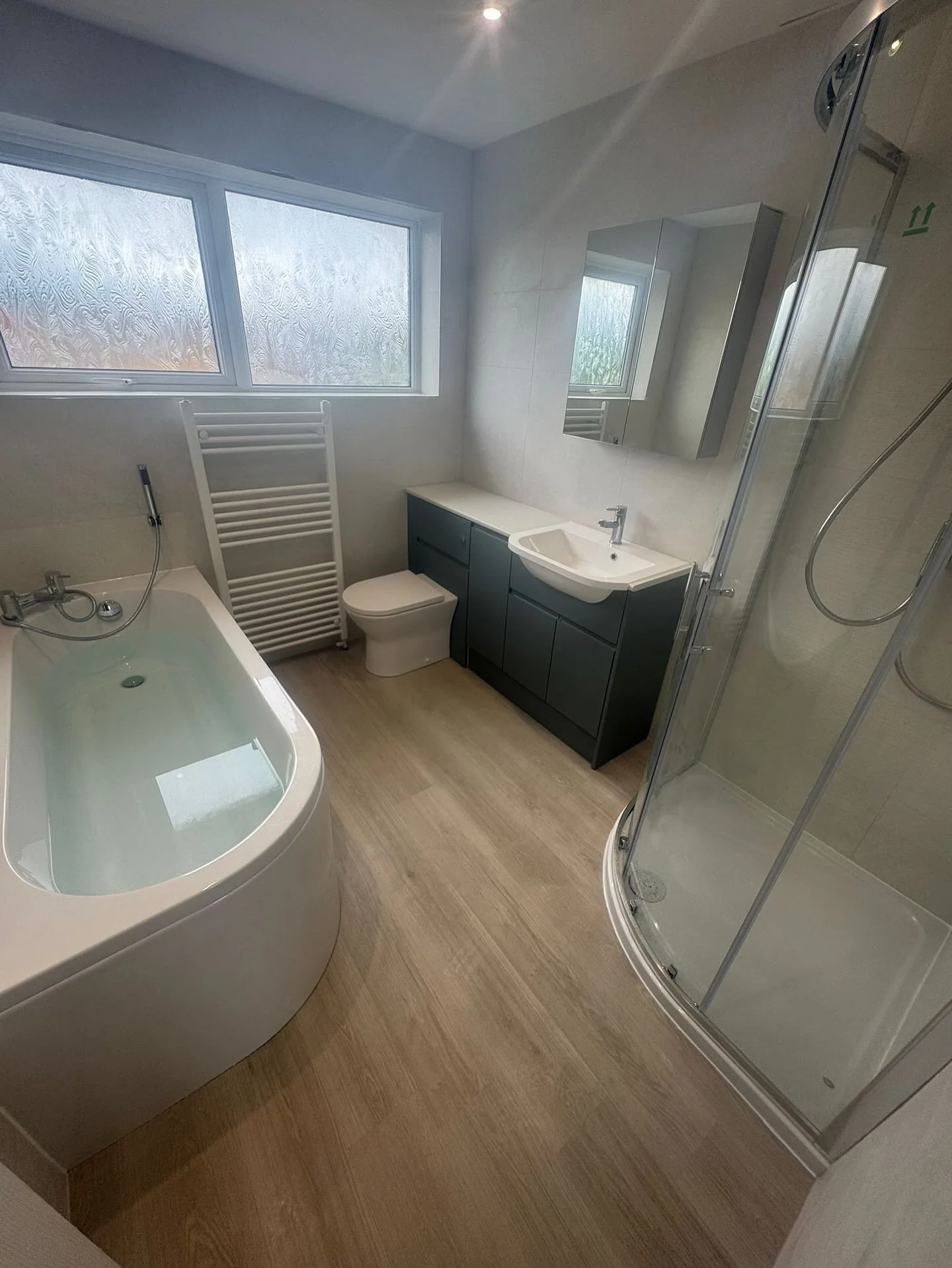 Another bathroom completed✅ Love the look of this one! Many thanks to our amazing team @danielbudgen @red.bathroomandpropertyservice @lmdarlowpropertyservices for the work which went into this one. The end result is 🤩👌🏻As always the tiles were sup