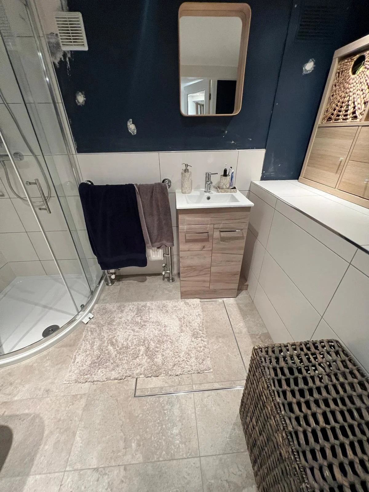 Two bathrooms completed for this lovely client in Syston recently. Quite a transformation in both bathrooms🤩 Thank you to our fabulous team Lewis, @jr.tilingandbathrooms and @danielbudgen for the work that went into both of these&hellip;.they look a