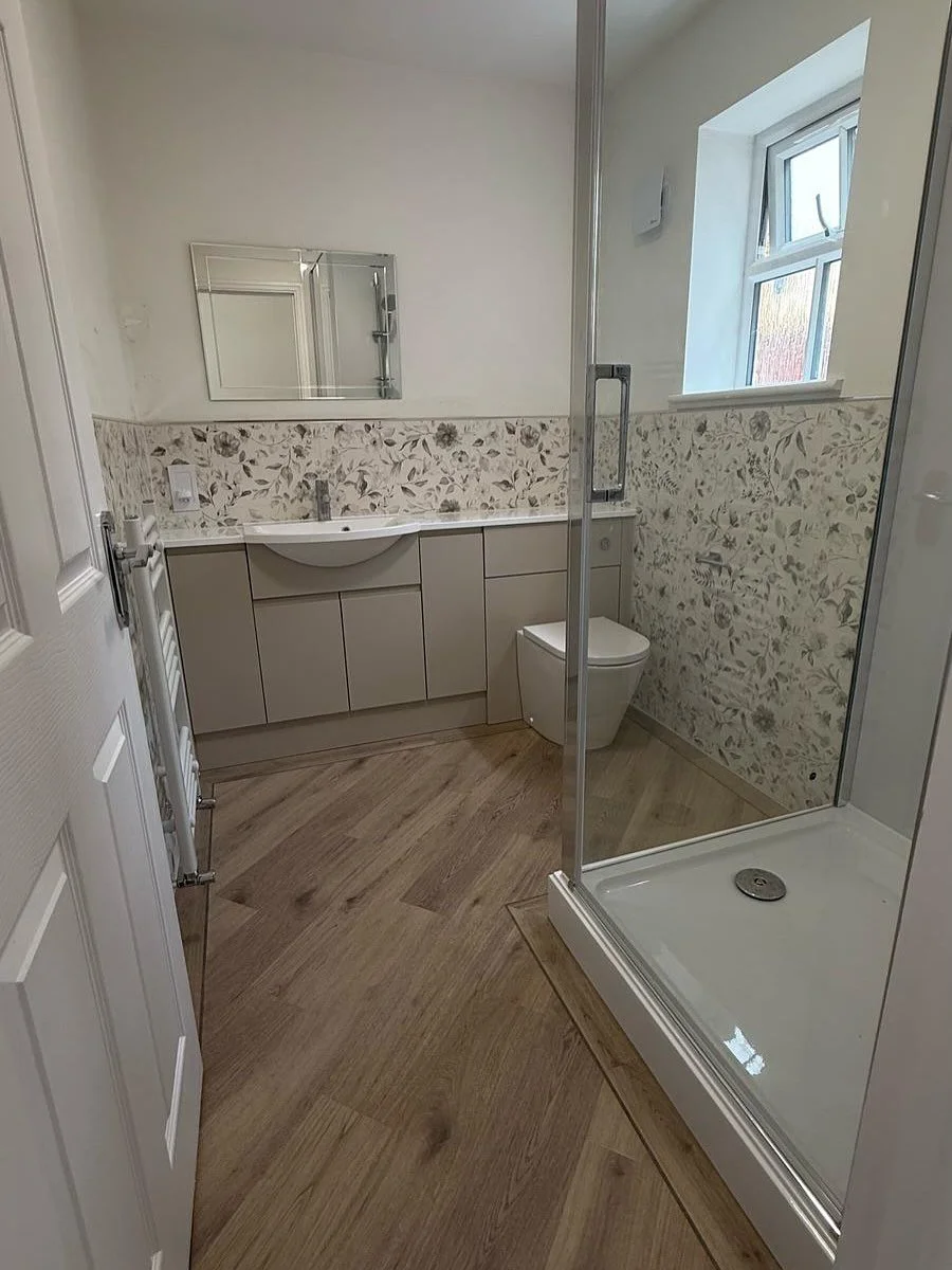 Little downstairs shower room completed by the team last week. Thanks to @lmdarlowpropertyservices @red.bathroomandpropertyservice @danielbudgen and Dave for working on this one. Furniture from @calypso.bathrooms is the Selter range in colour Portlan