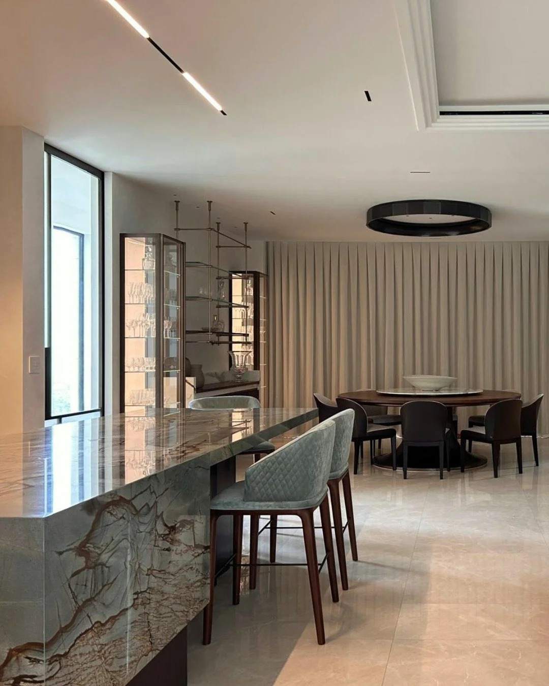 Project - Eastern Bays Kitchen 

The primary brief for the new kitchen was discretion - a space designed to quietly anchor the home, seamlessly connecting the cognac bar, formal dining room and family living room. Yet alongside this sense of restrain