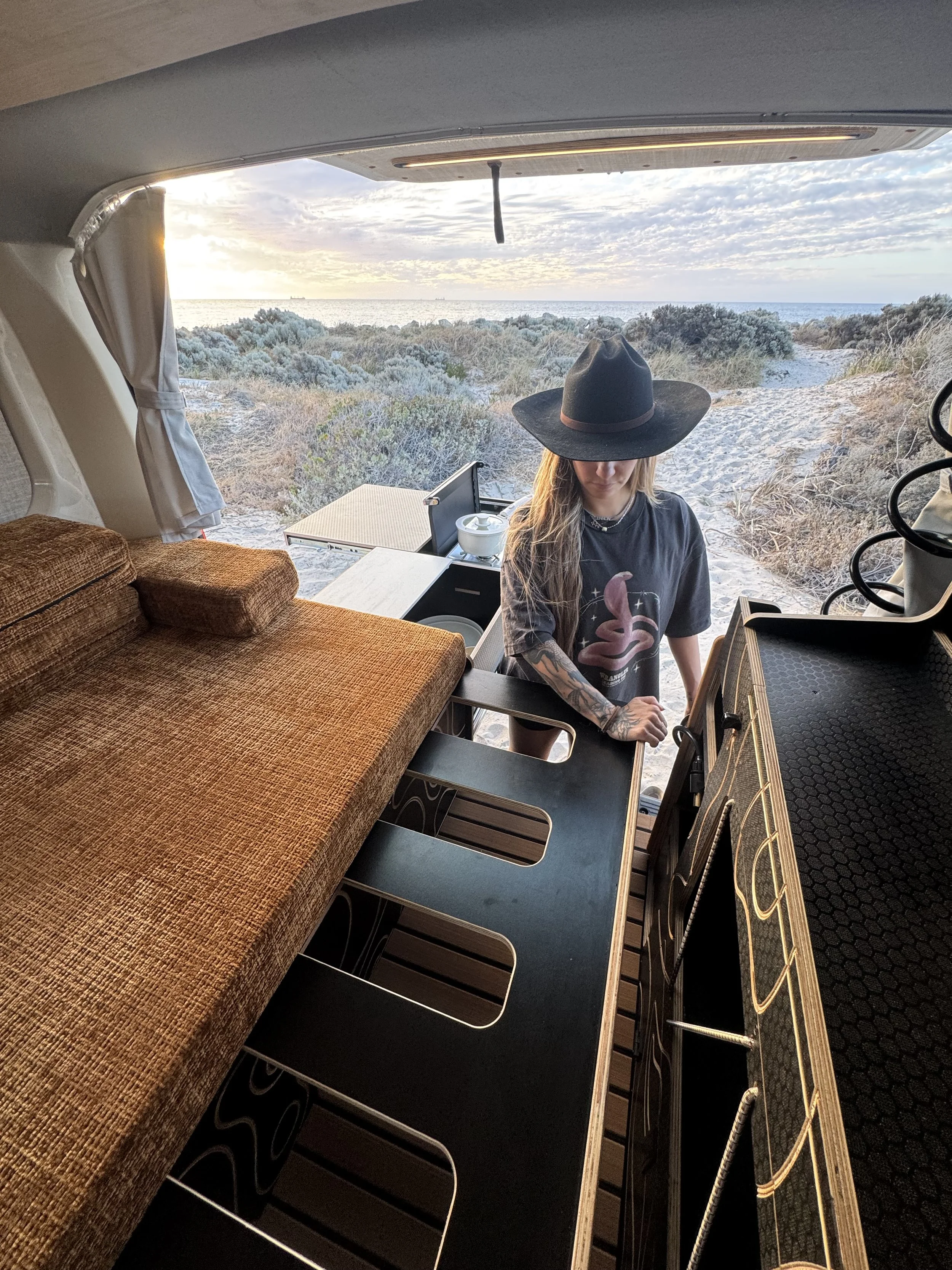 Toyota Hiace 300 series LWB 2026