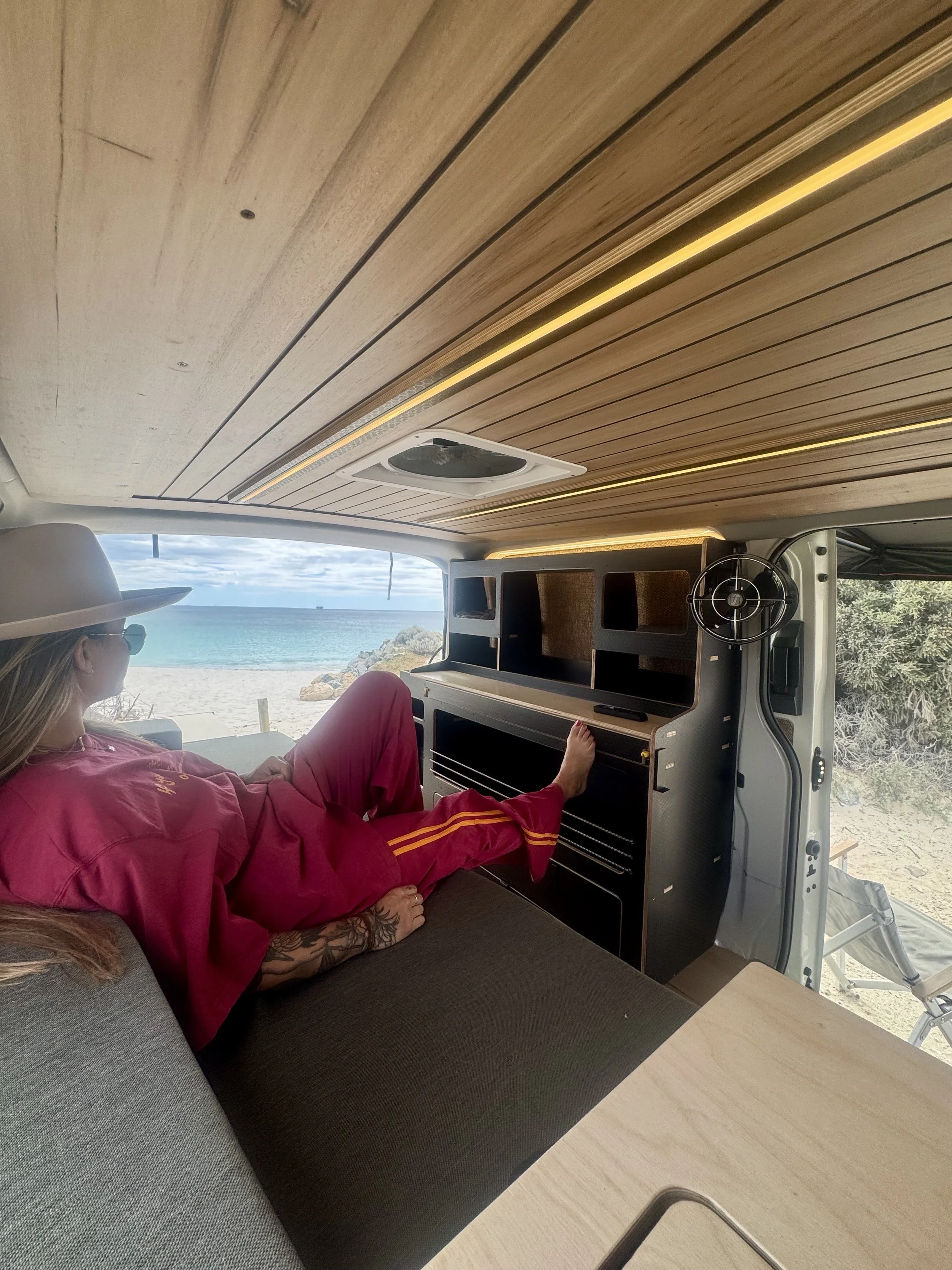 300 Series Hiace (Lwb) Side Rear Unit