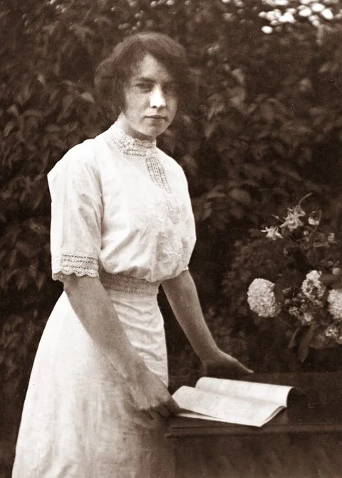 310-05 Lena Lieuallen Blomgren - 1914 grad 480x672.jpeg