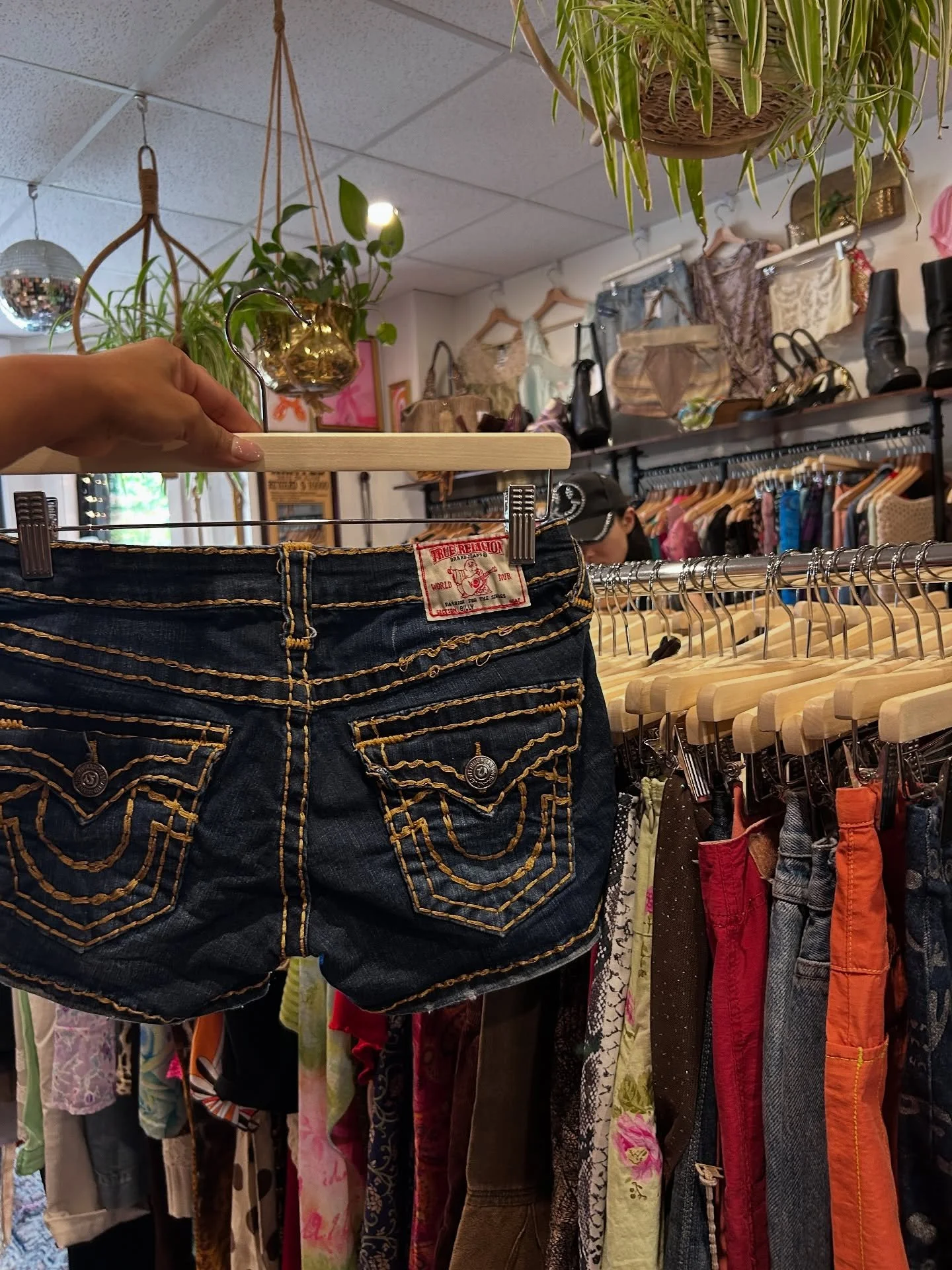 happy friday ⭐️
quick reminder that you can now shop our favourite vintage finds @bohochachkies 
open wed-sunday 12-6pm 💌

📍78 Nassau St.

ps: all pieces shown were just restocked and still up for grabs + so much more 💃