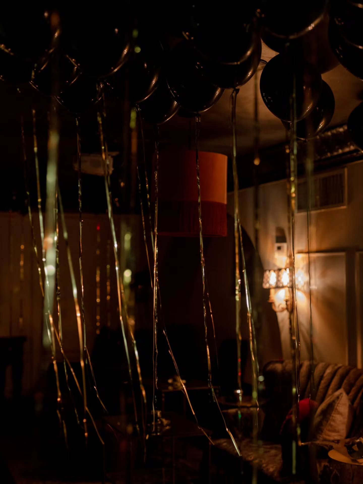 The countdown begins for things to get deliciously dark 
.
.
.
Planner|Design: @c.c.monroedesign 
Florals: @teamscarlet 
Balloons: @888balloons 
Photographer: @ajahitomiphotog