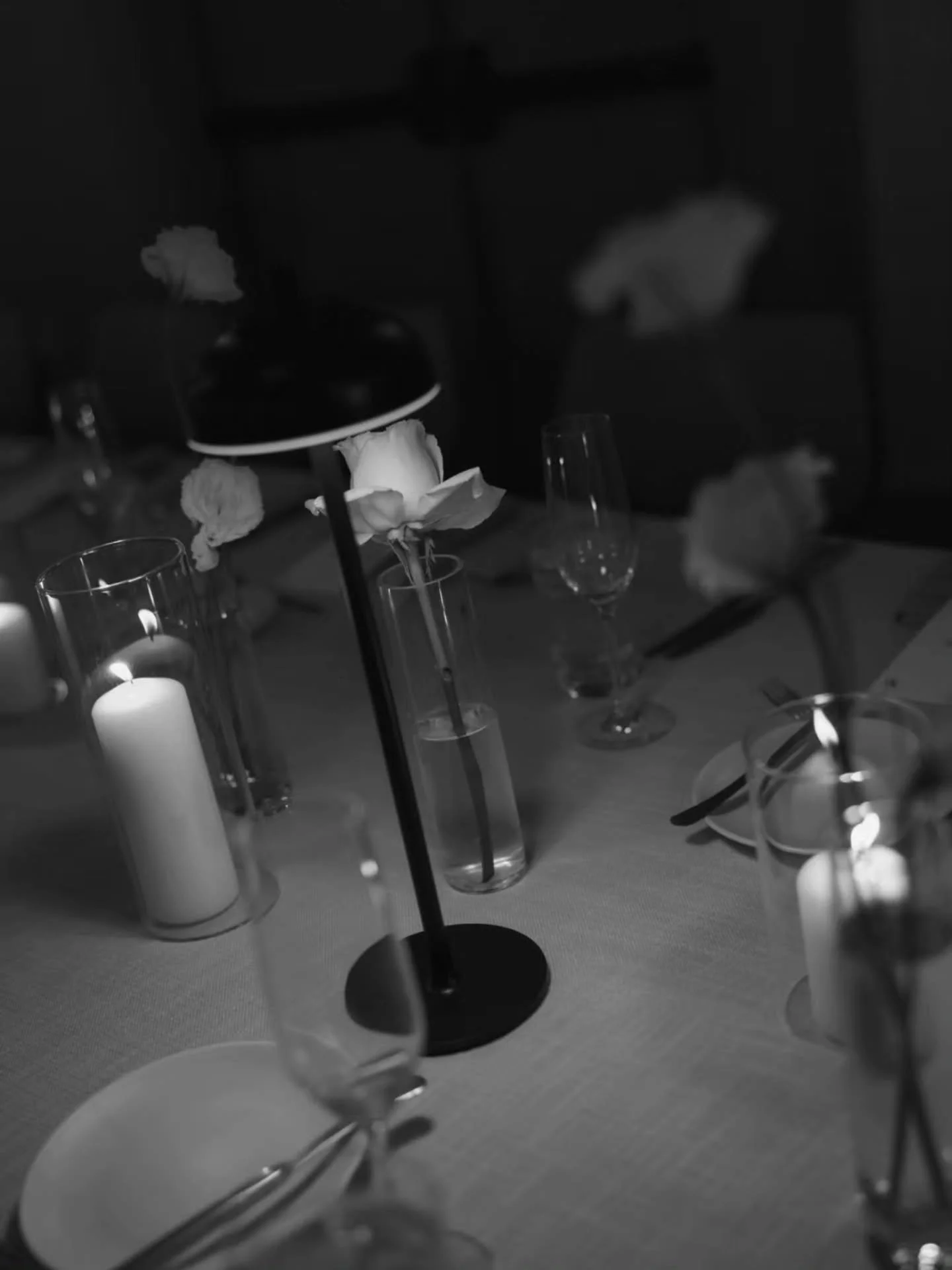 Candlelight, roses, and the hush of forever
.
.
.
Wedding Planner|Design: @c.c.monroedesign 
Photographer: @ajahitomiphotog 
Florals: @sweetfloraldreams 
Venue: @santamonicaproper