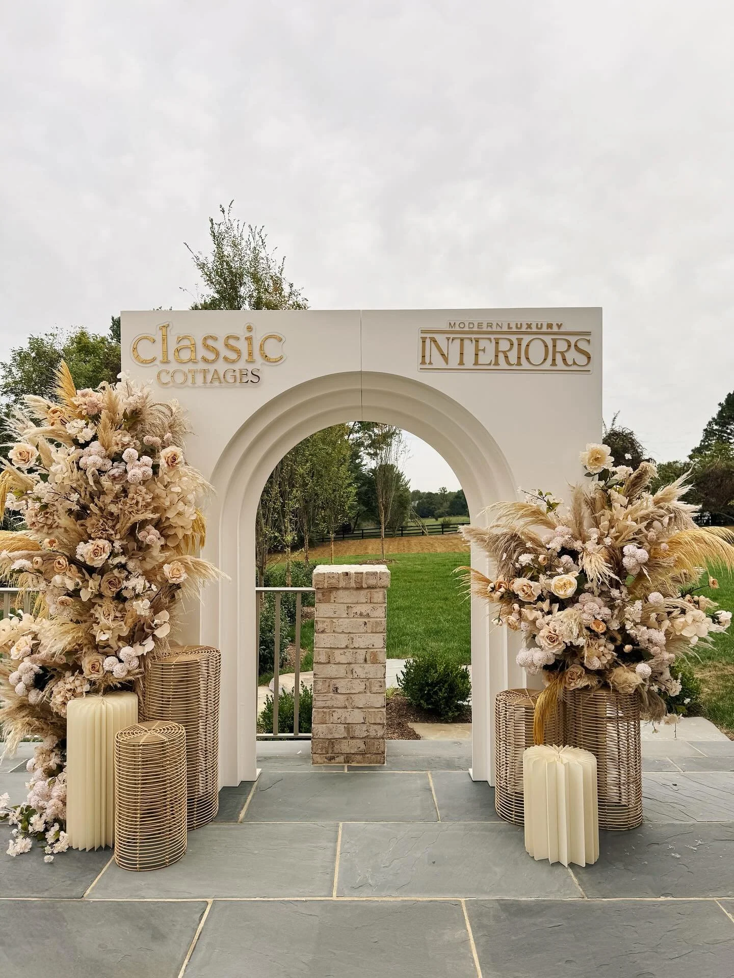 ✨We designed this custom arched backdrop for the @dcmagazine Interiors Volume III launch with @classic.cottages , and it quickly became a photo favorite of the evening.

We added beautiful neutral tones of pampas and fresh florals to complement the s