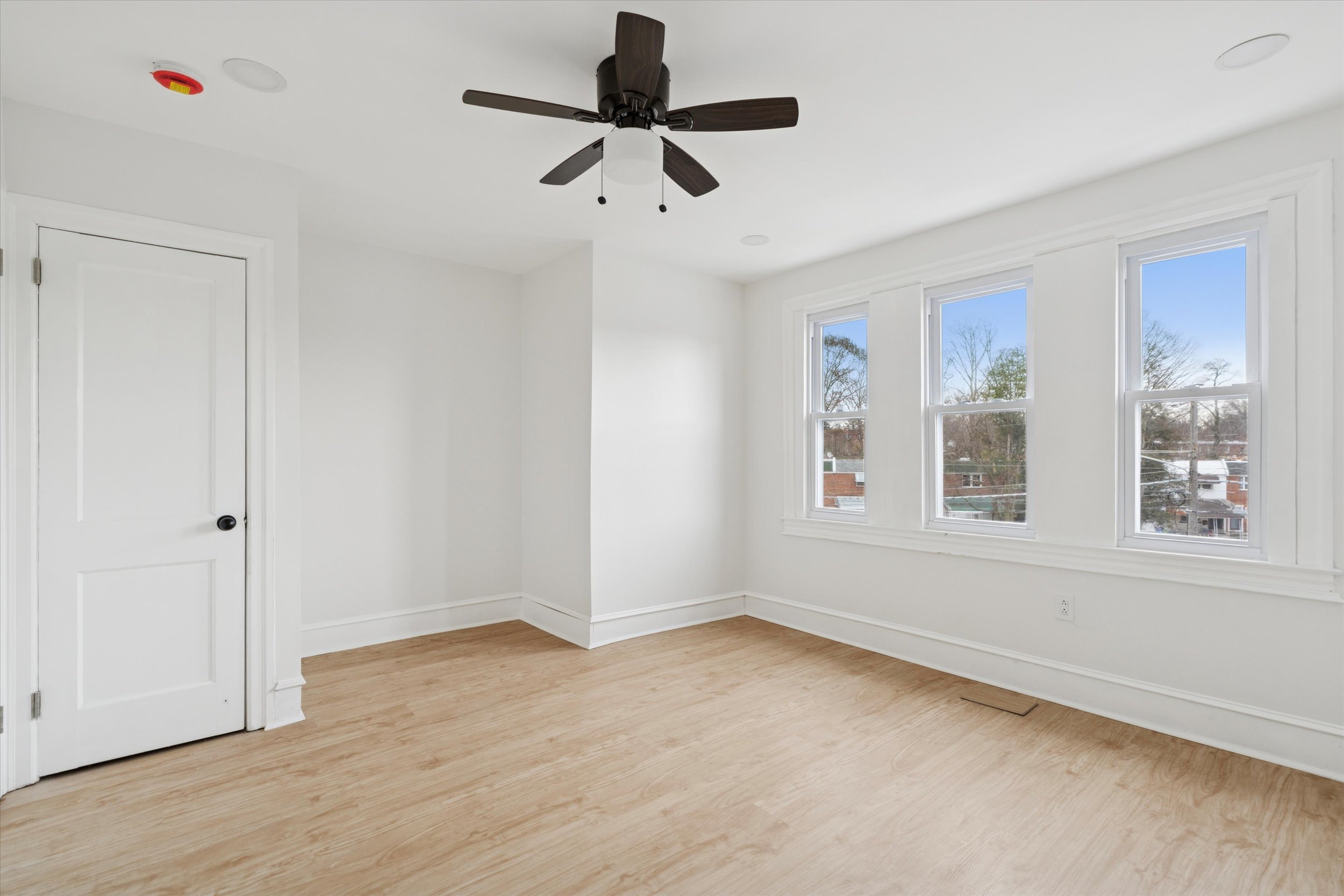 13-417 E Upsal St13.jpg