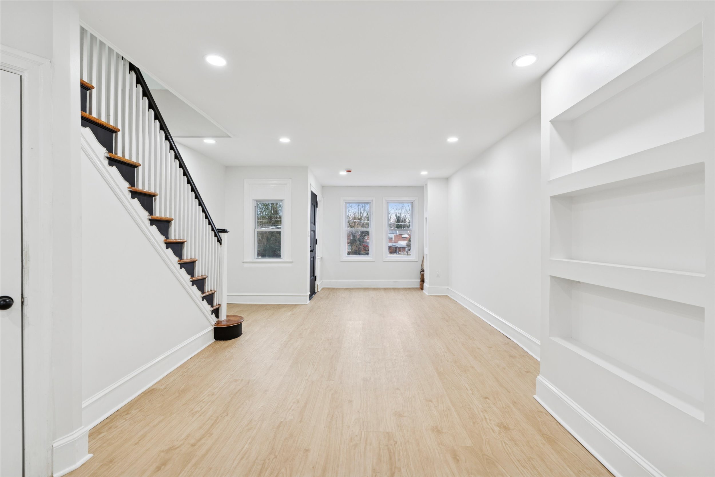 03-417 E Upsal St03.jpg