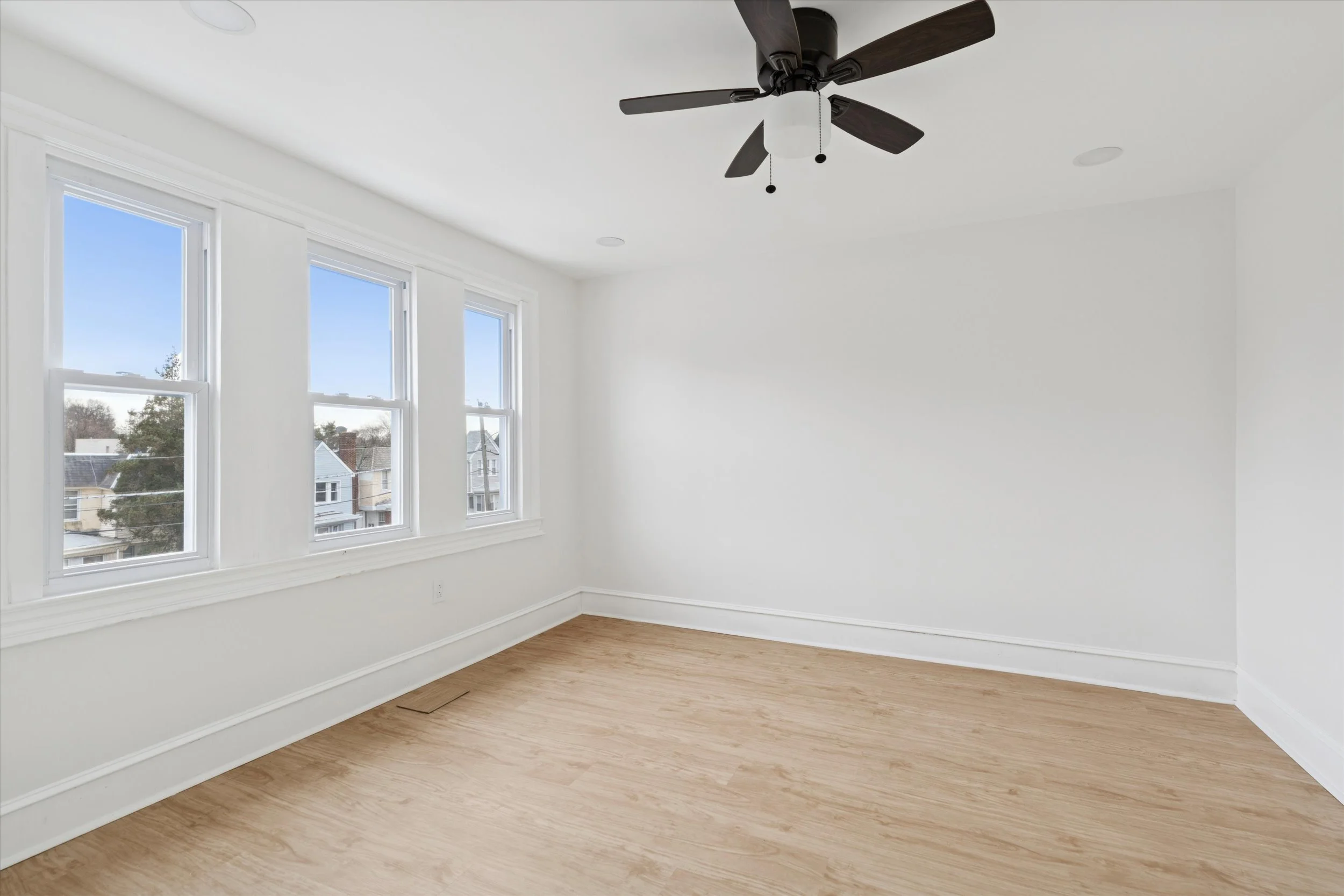 12-417 E Upsal St12.jpg