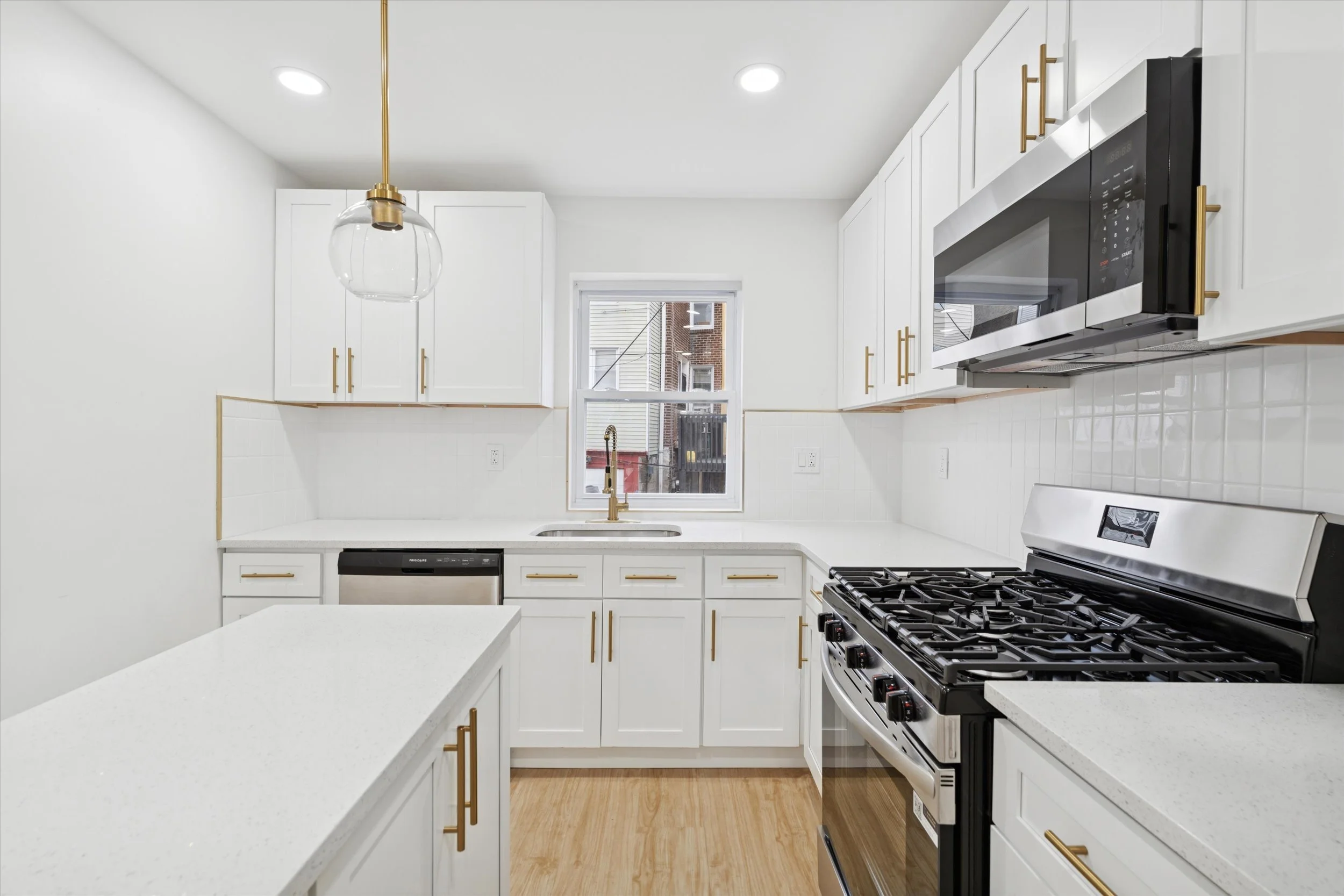 06-417 E Upsal St06.jpg