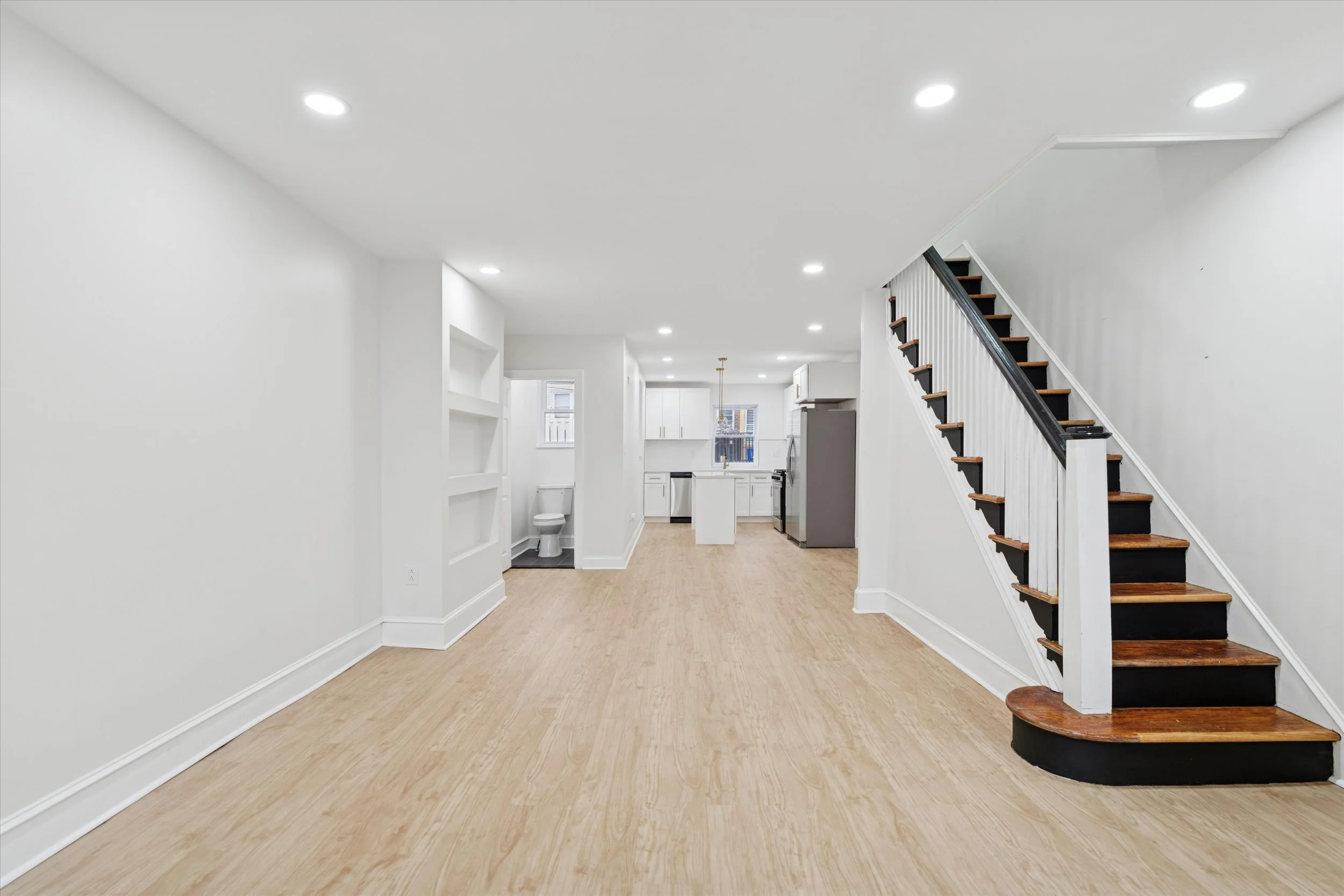 02-417 E Upsal St02.jpg