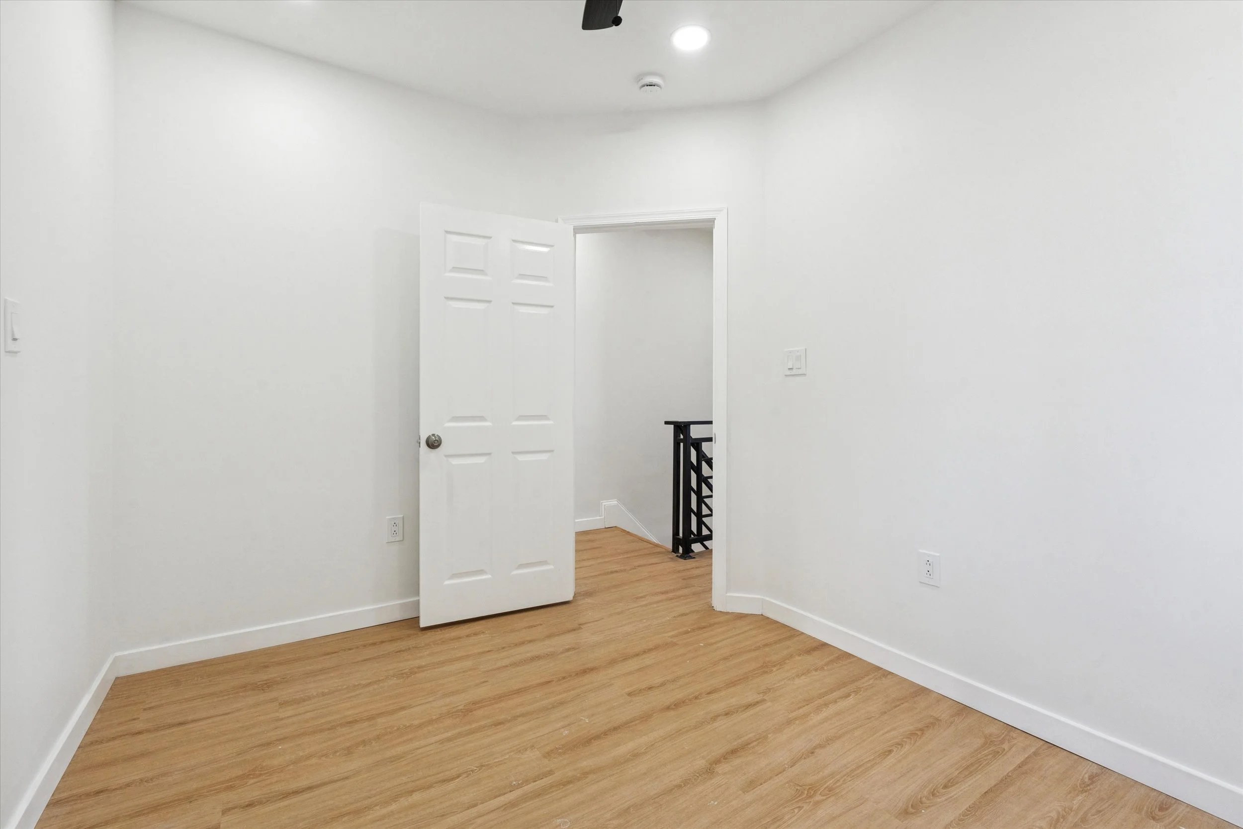 11-3112 Tasker St_11.jpg