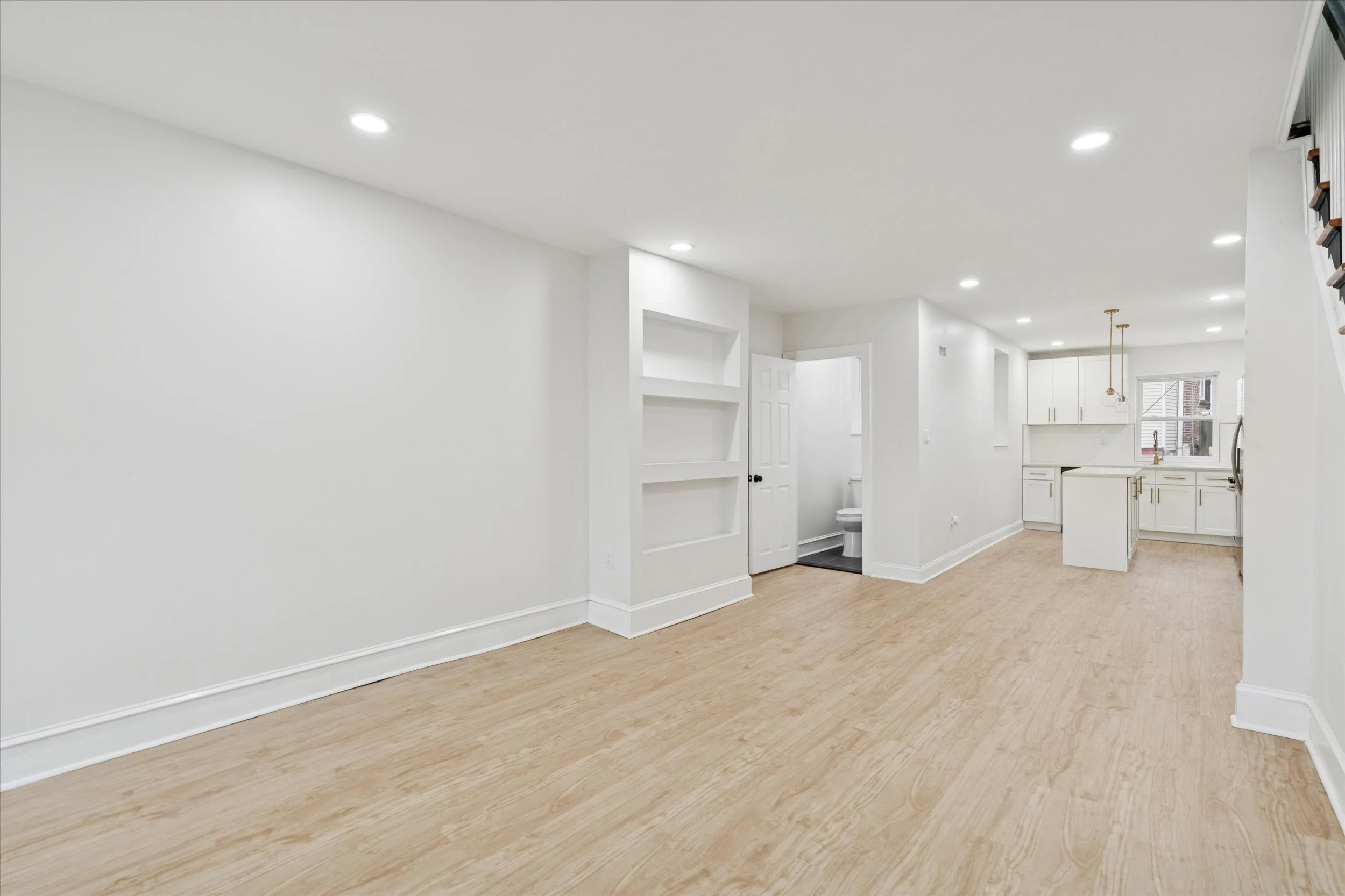 04-417 E Upsal St04.jpg