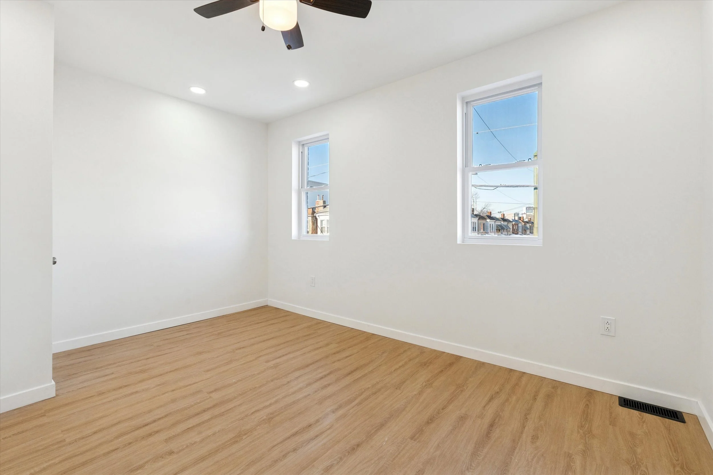 13-3112 Tasker St_13.jpg