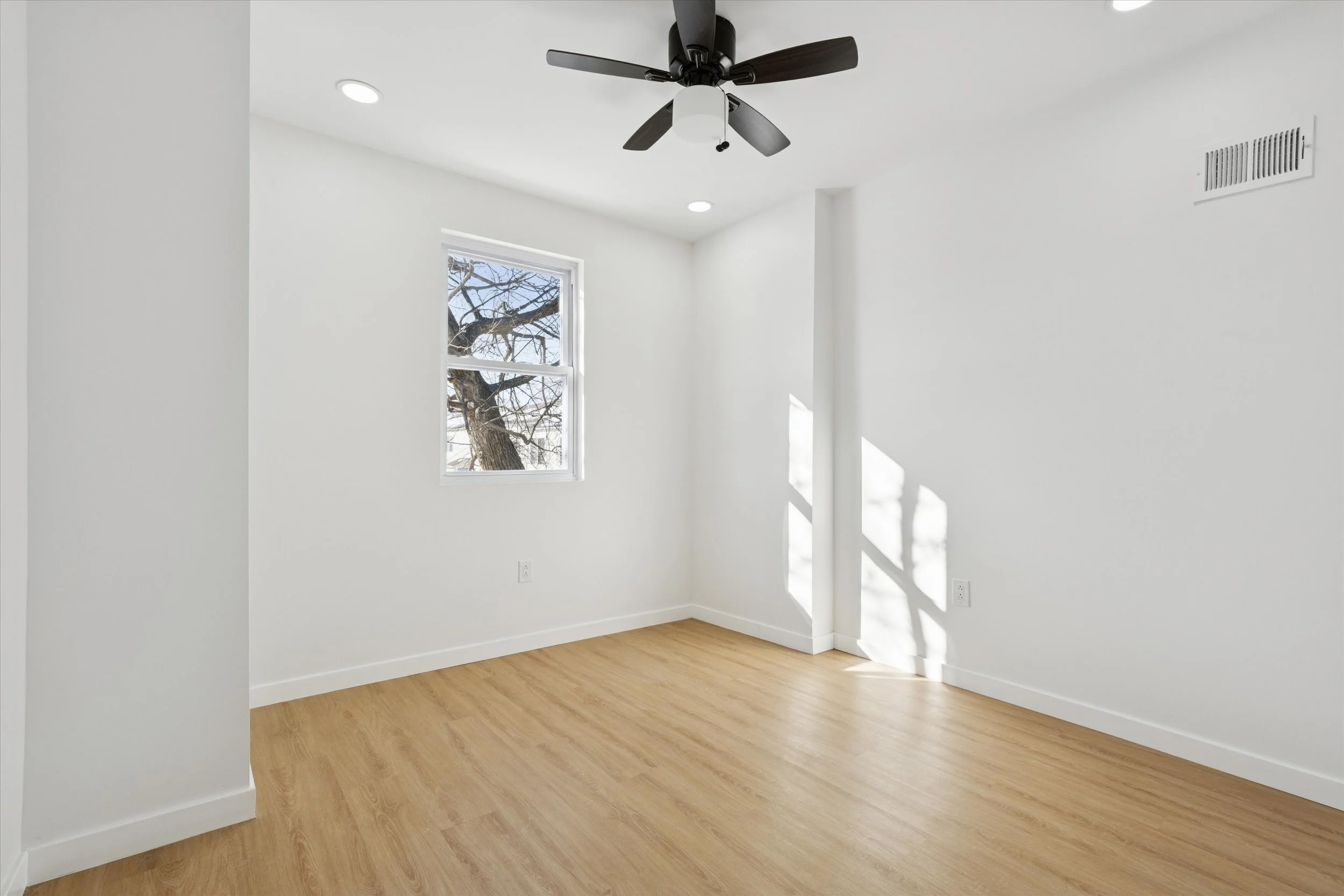 10-3110 Tasker St_10.jpg