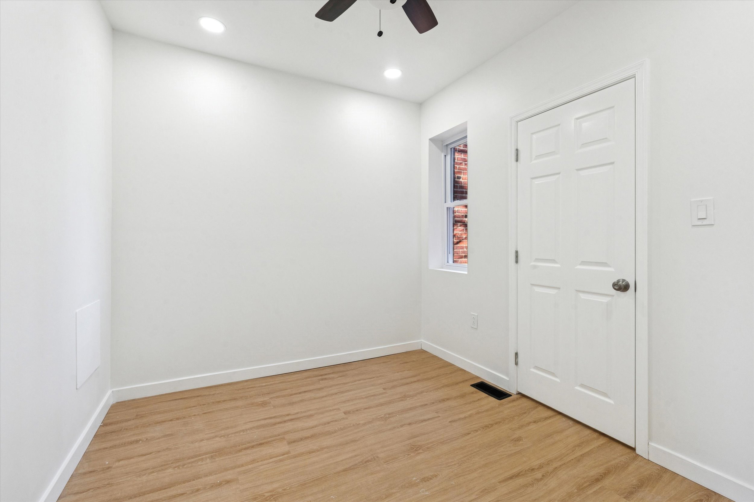 10-3112 Tasker St_10.jpg