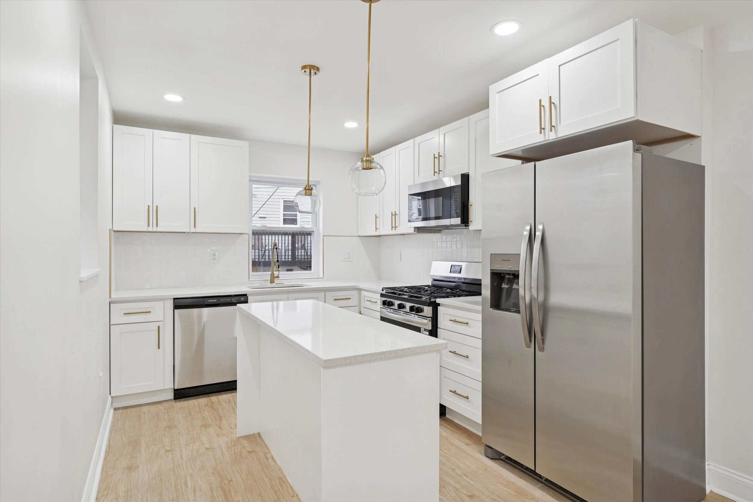 05-417 E Upsal St05.jpg