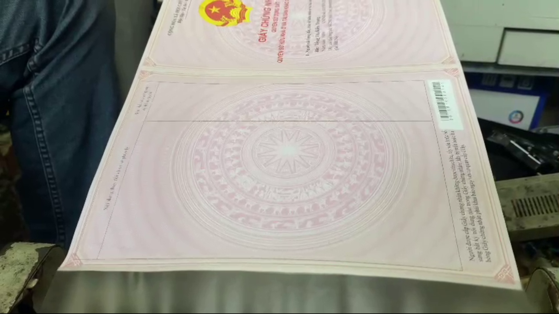 Bóc sổ đỏ đã ép plastic