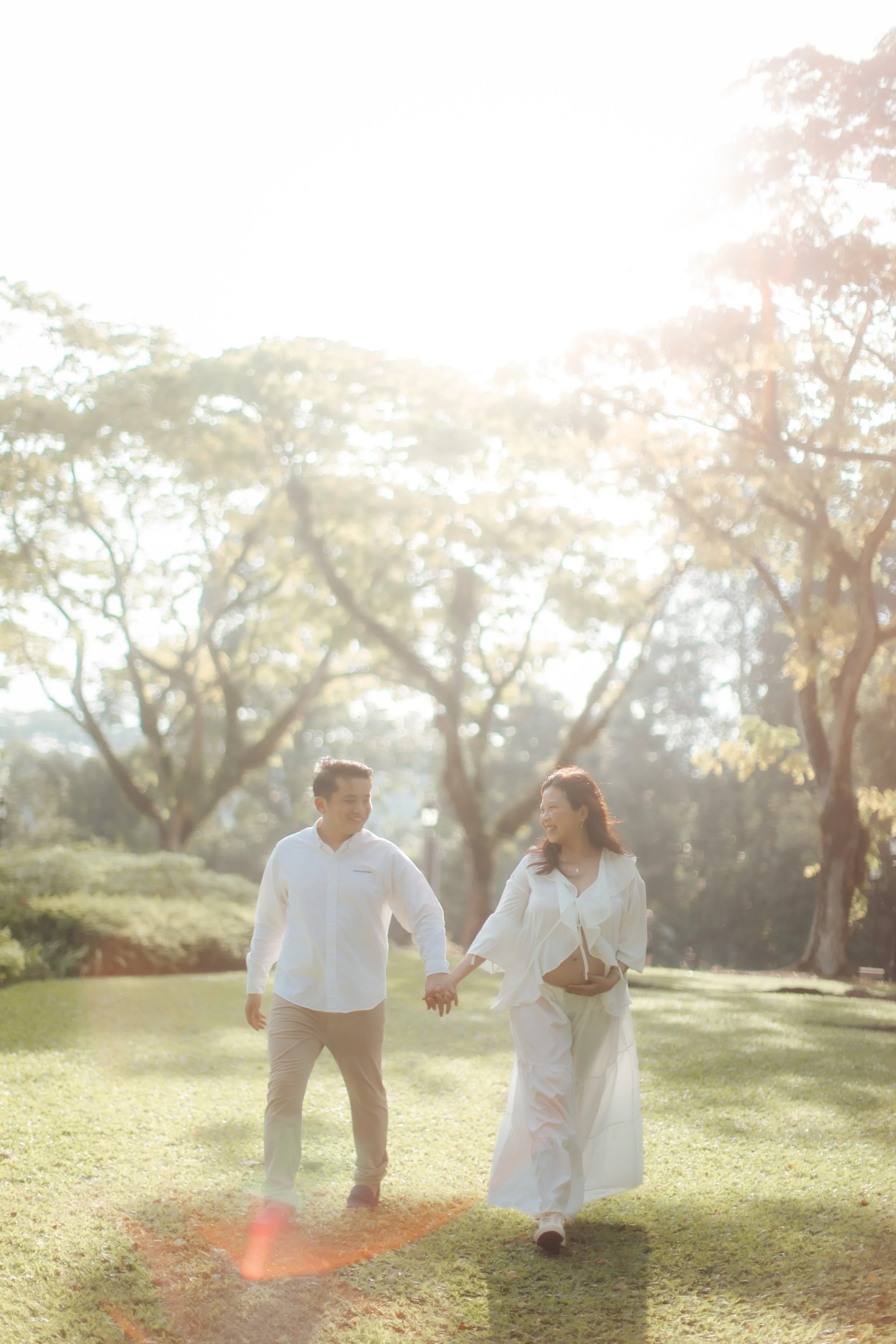 Light and airy maternity shoot at bandstand, captured by Arielle for Breadandbutterworks.